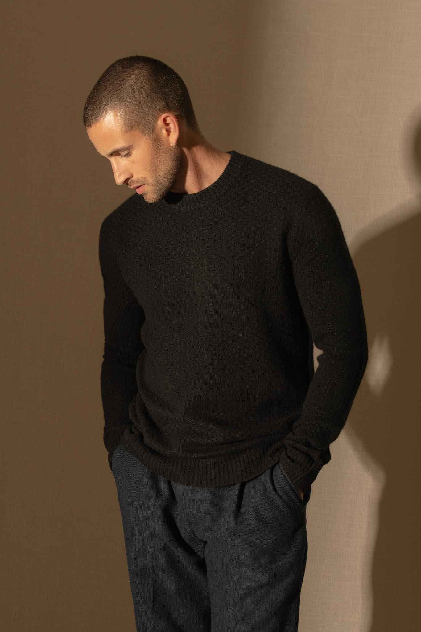 AIDAN pull col rond 4 fils noir 100% cachemire