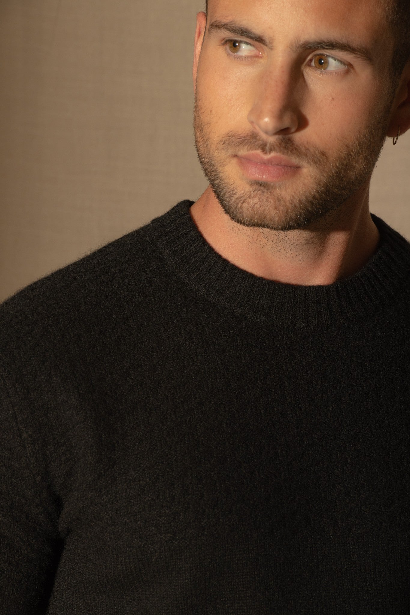 aidan pull col rond 4 fils noir 100% cachemire