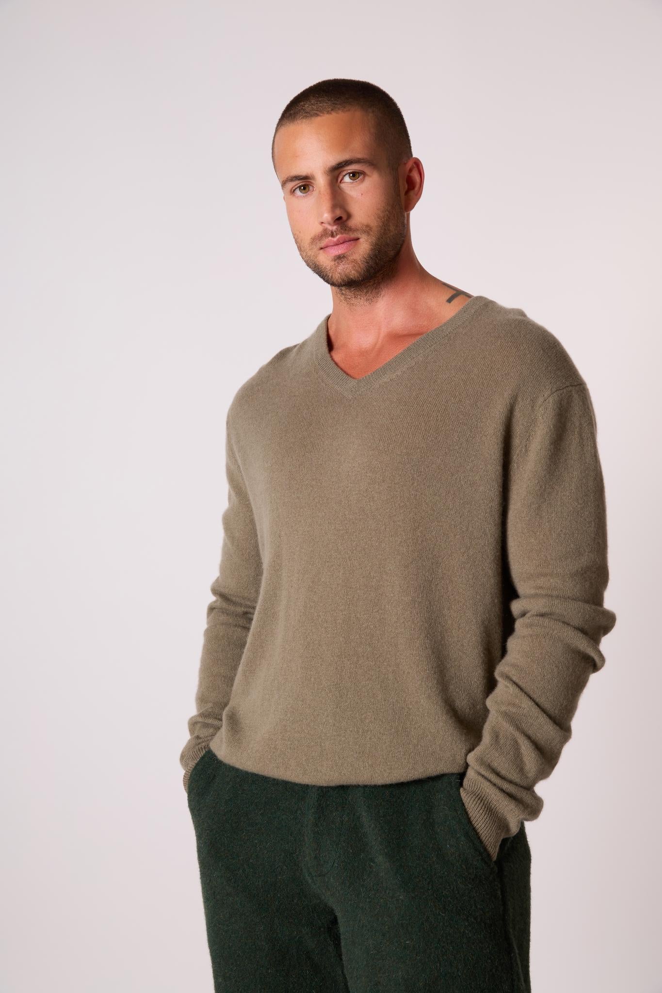 ALEXANDER pull col v  army 100% cachemire