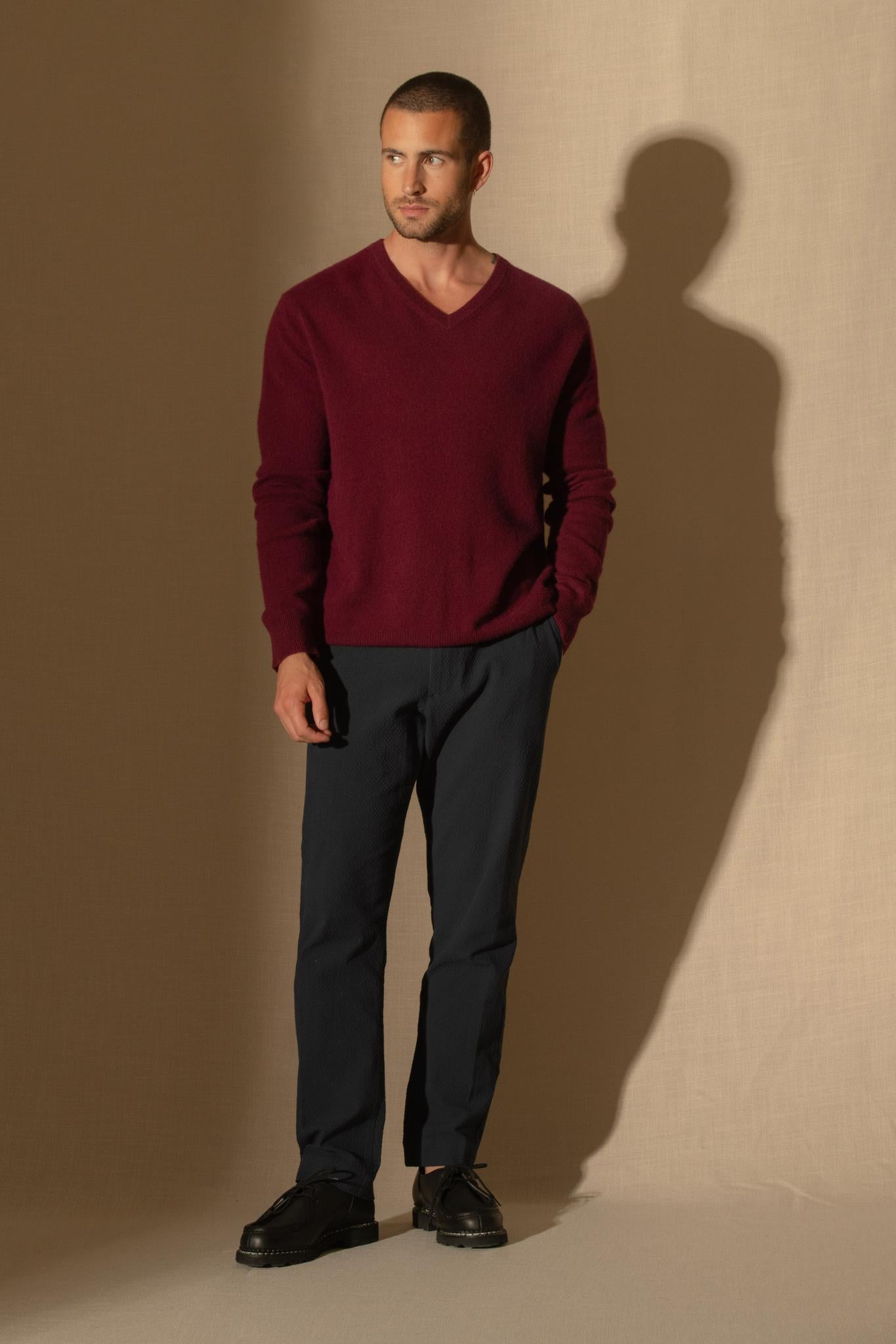ALEXANDER pull col v  bordeaux 100% cachemire