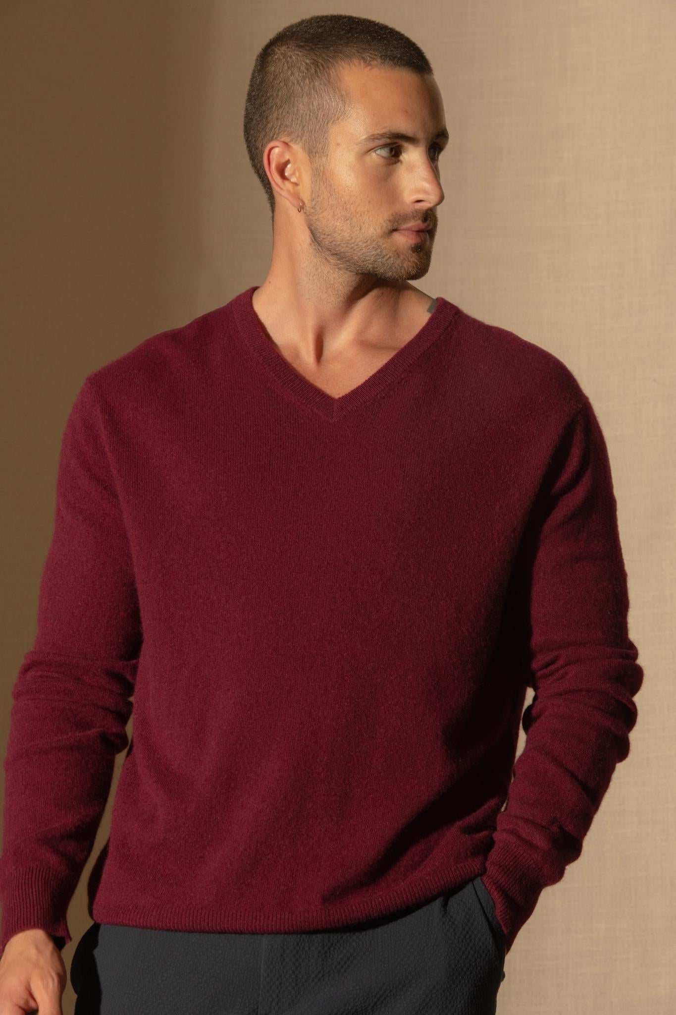 ALEXANDER pull col v  bordeaux 100% cachemire