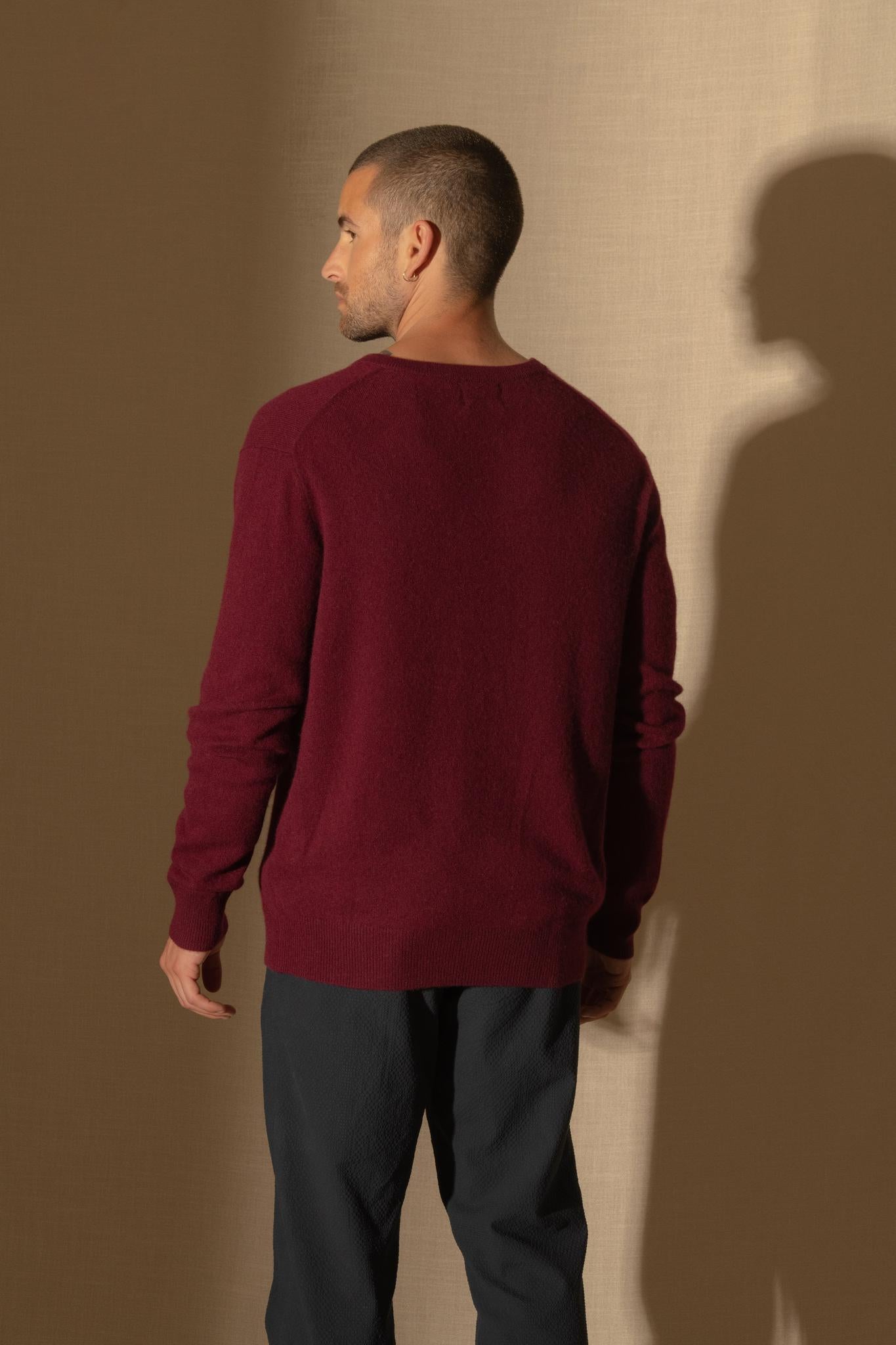 ALEXANDER pull col v  bordeaux 100% cachemire