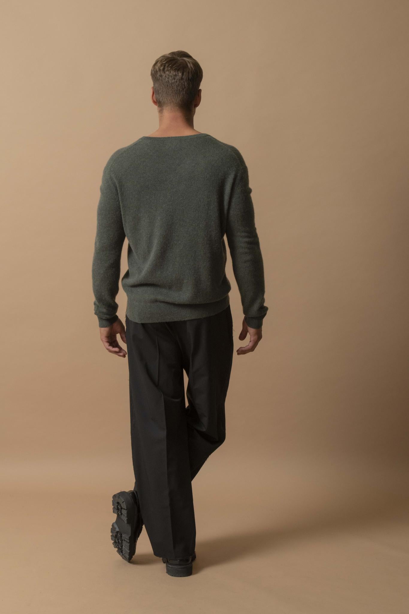 ALEXANDER pull col v  kaki chiné 100% cachemire