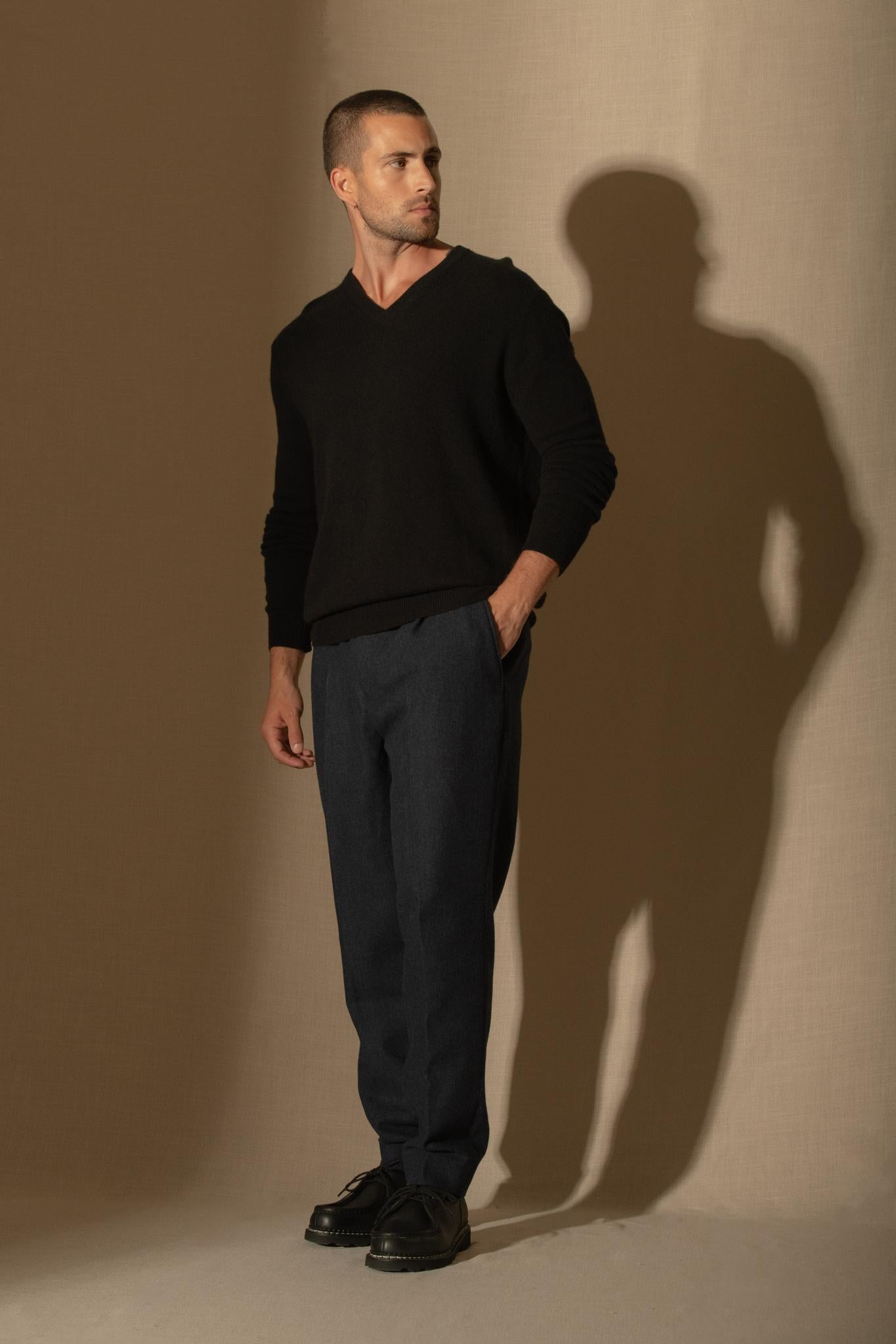 ALEXANDER pull col v  noir 100% cachemire
