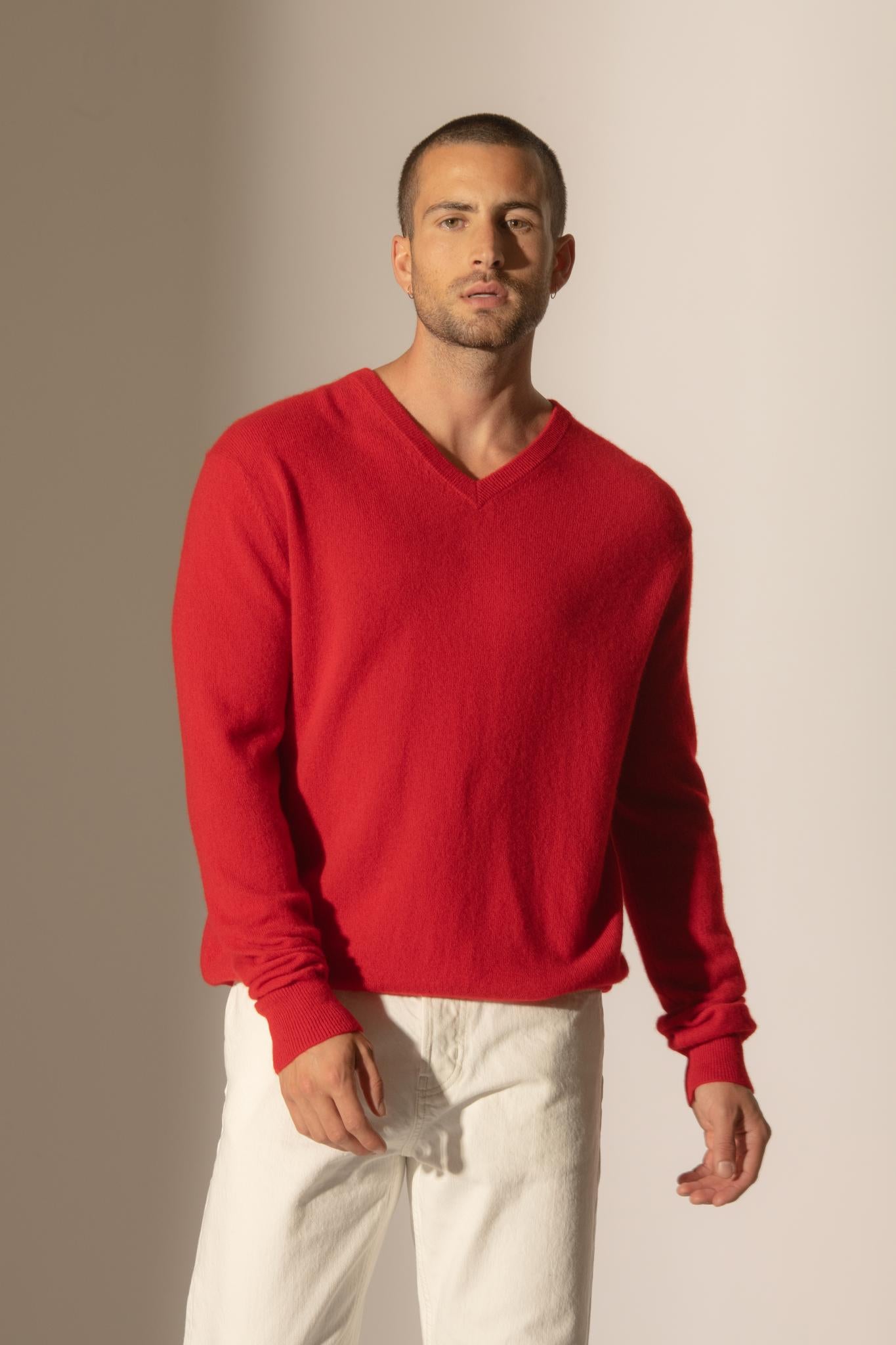 ALEXANDER pull col v  rouge 100% cachemire