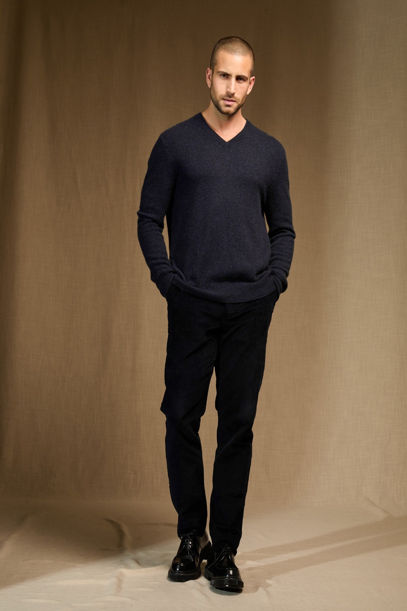 alexander pull col v caviar 100% cachemire