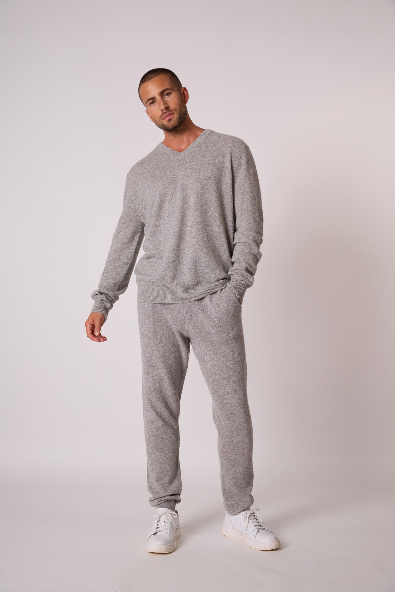 alexander pull col v gris chiné 100% cachemire