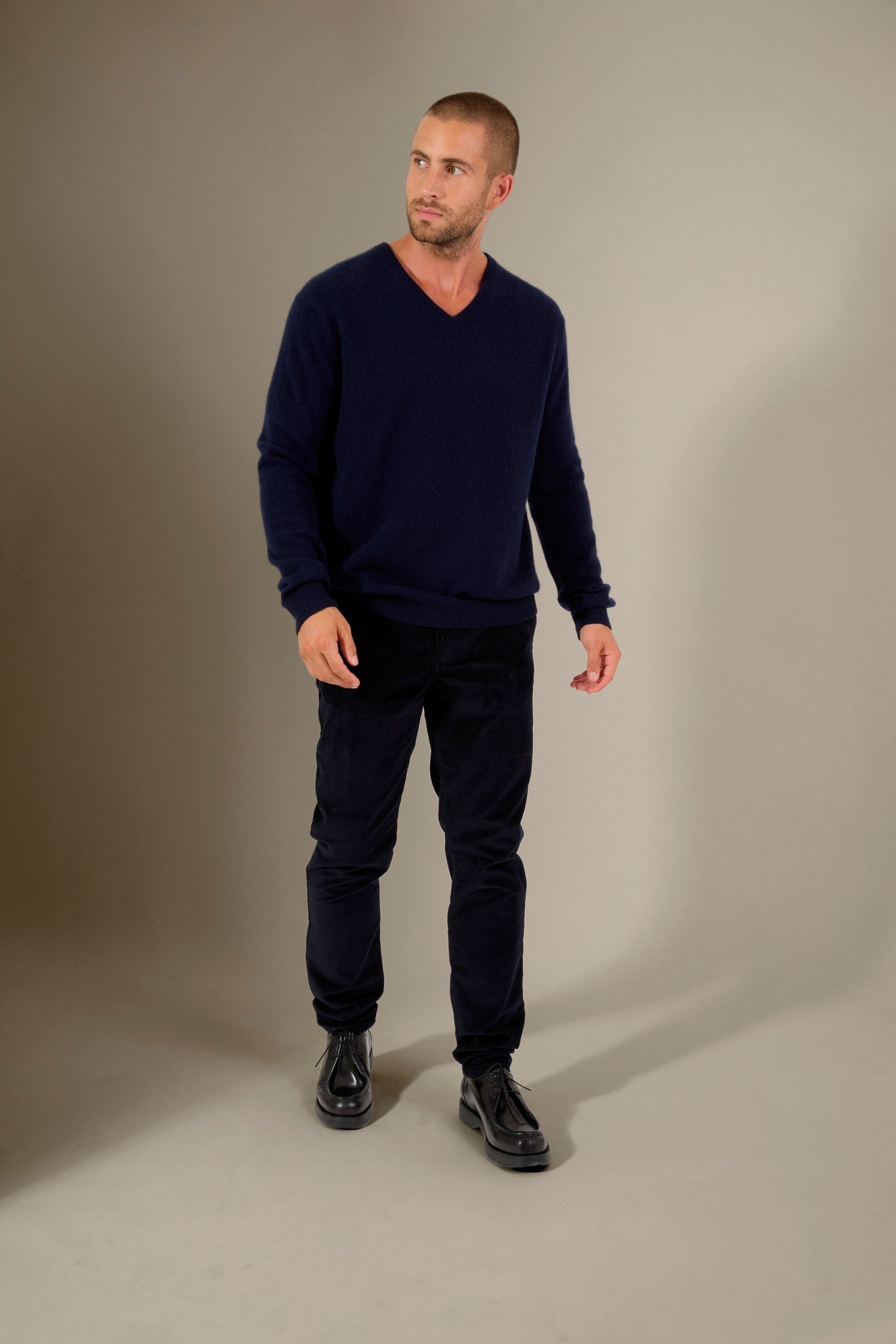 alexander pull col v navy 100% cachemire