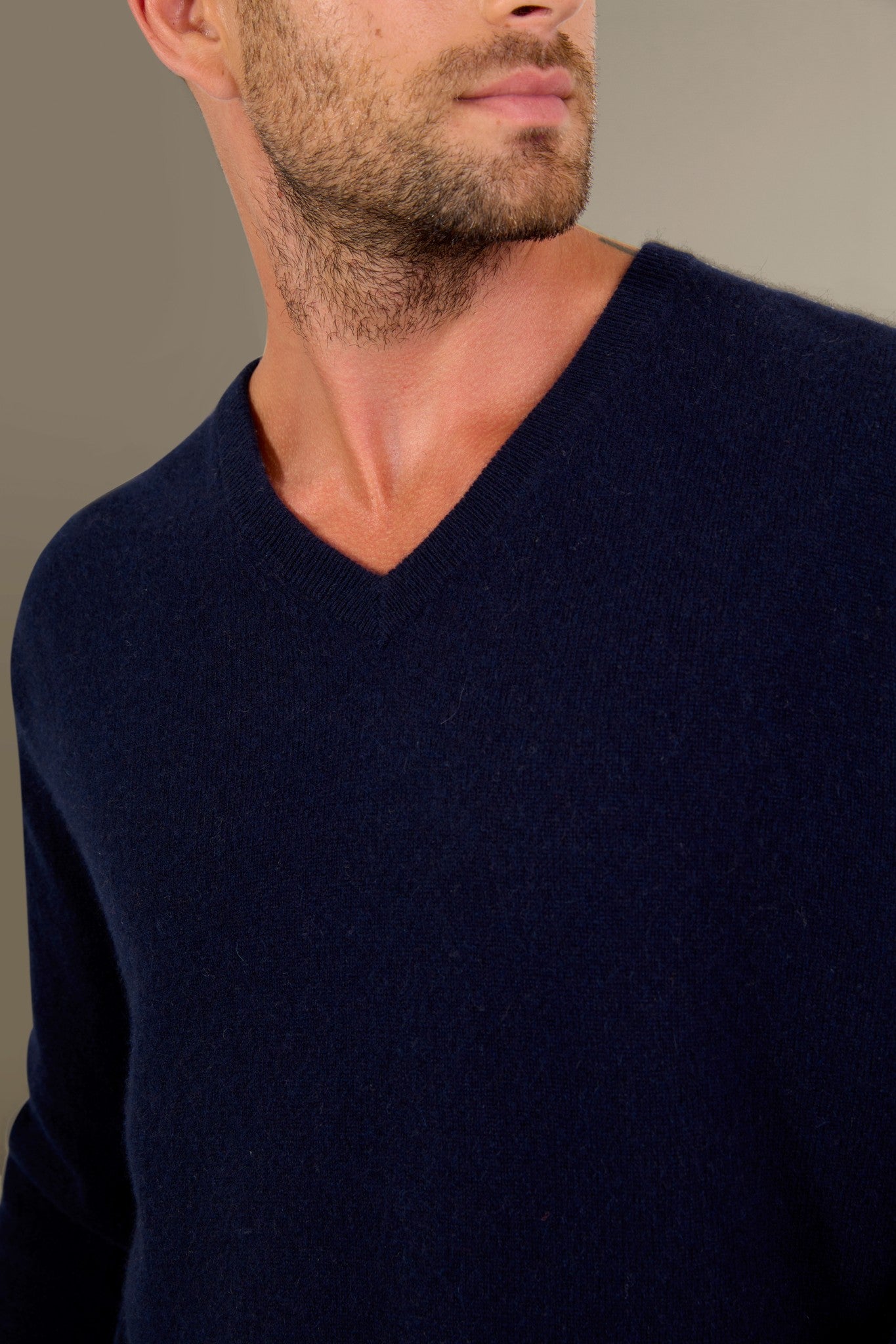 alexander pull col v navy 100% cachemire