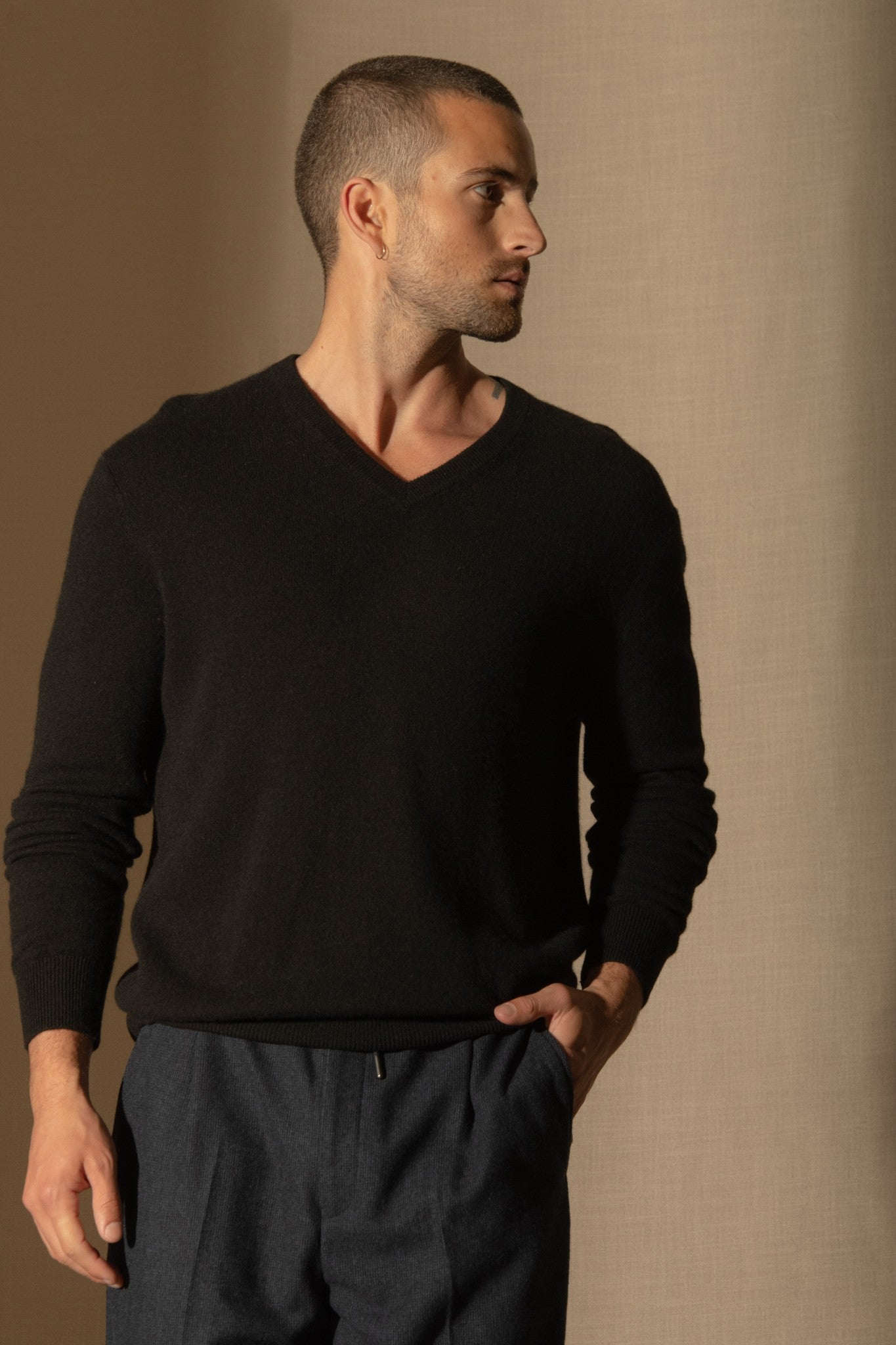 alexander pull col v noir 100% cachemire