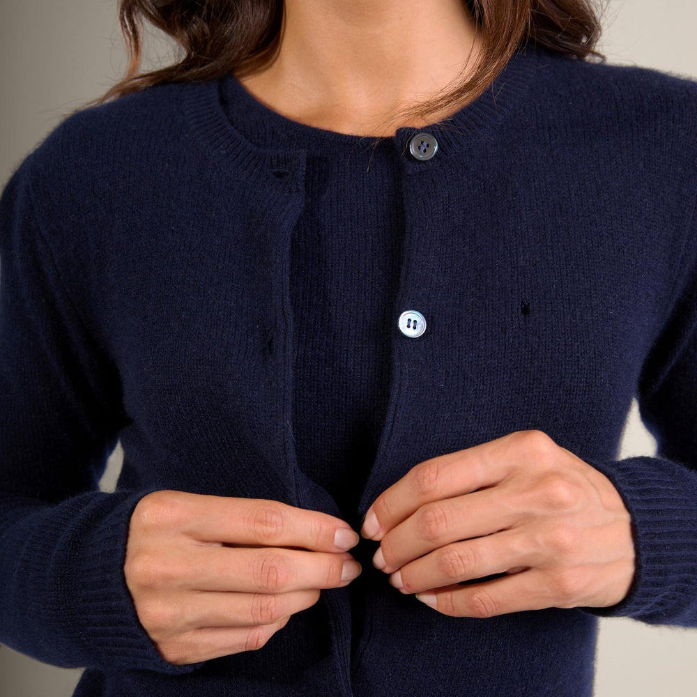 ALYA cardigan col rond 4 fils navy 100% cachemire