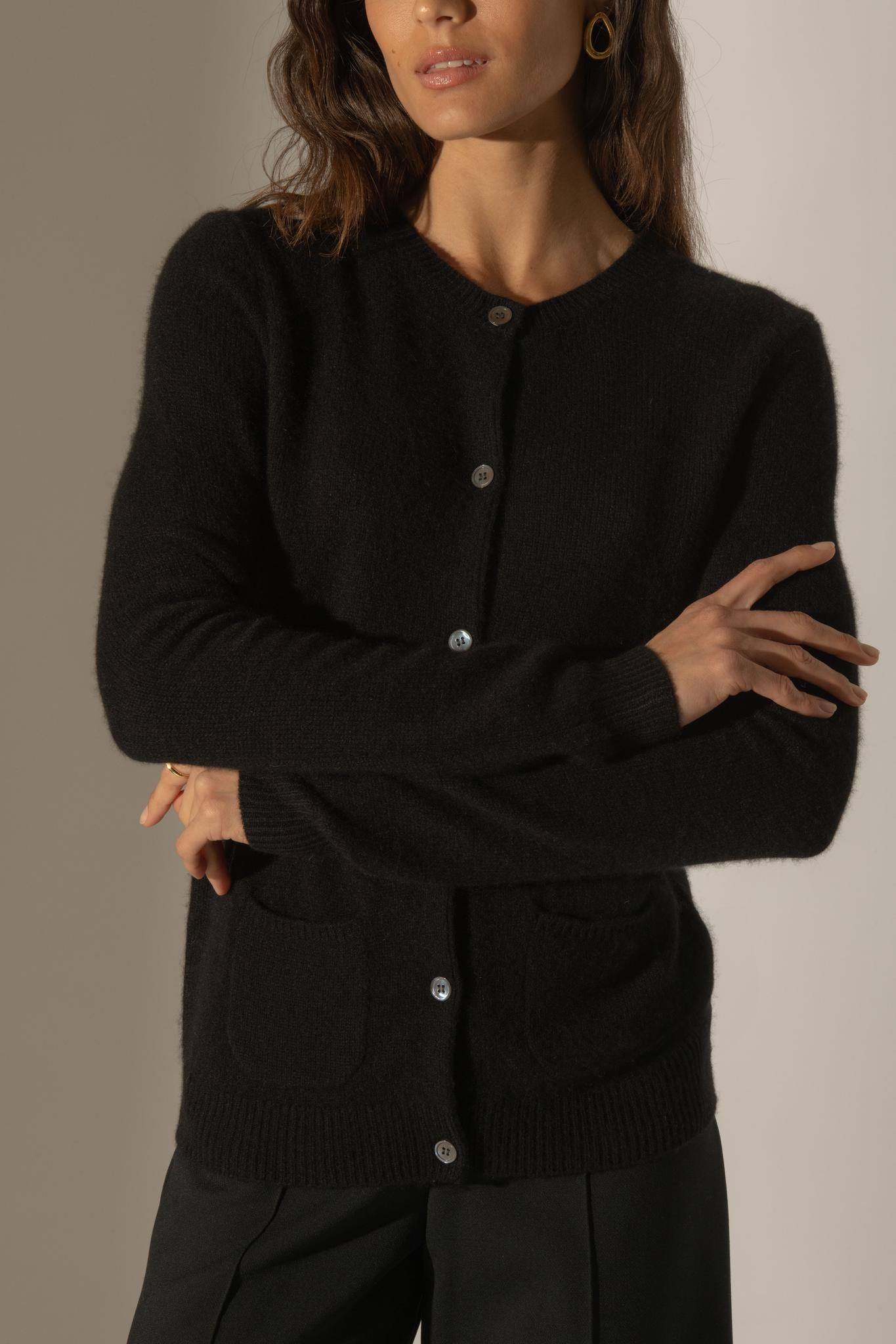 ALYA cardigan col rond 4 fils noir 100% cachemire