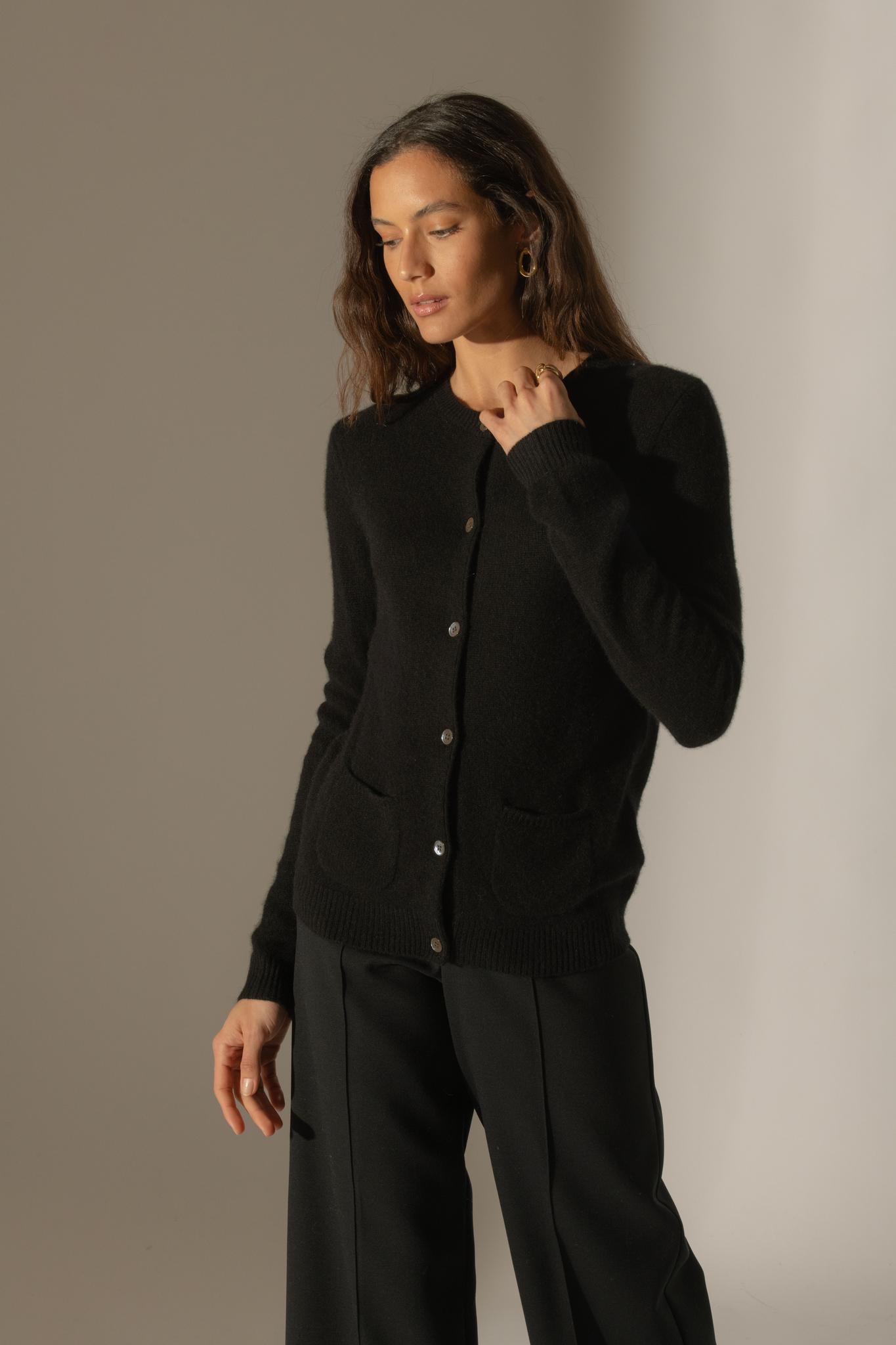 ALYA cardigan col rond 4 fils noir 100% cachemire