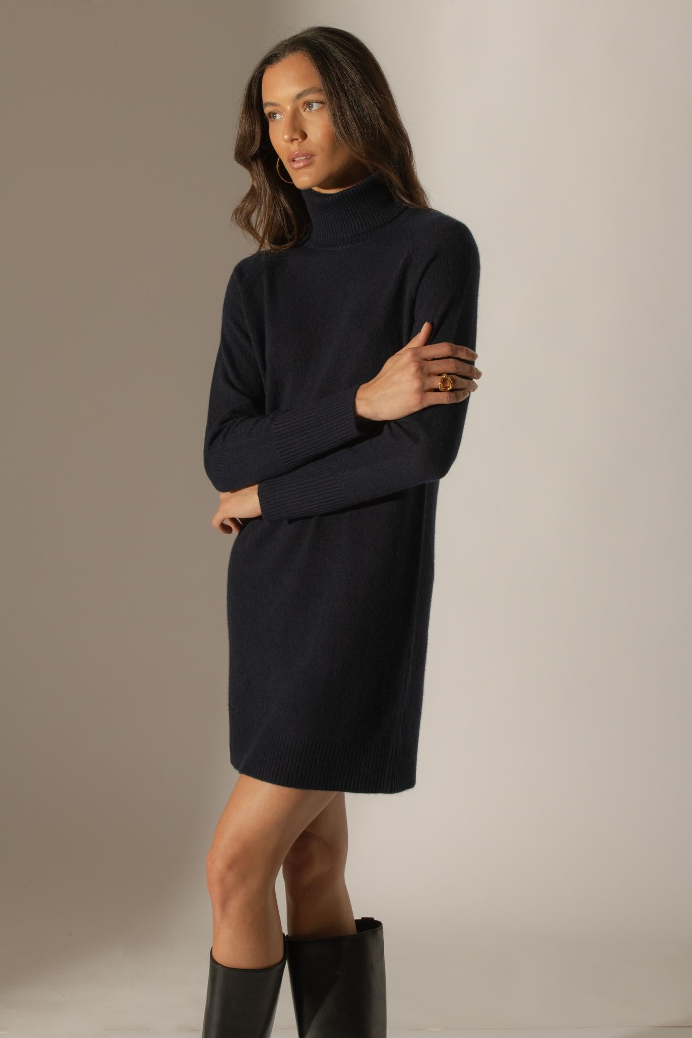 AMANDA robe col roulé navy 100% cachemire