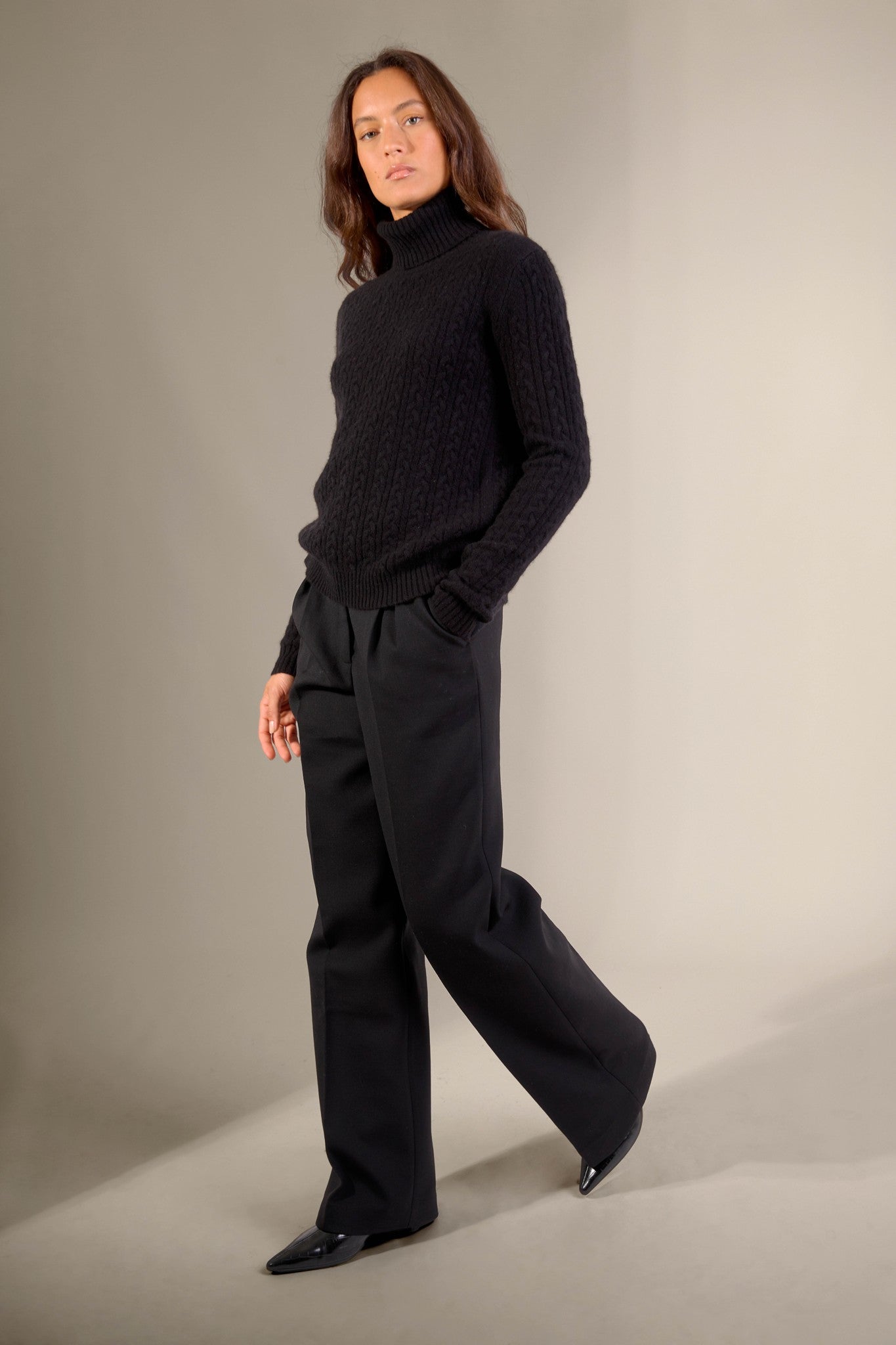 amelia pull col roulé 4 fils noir 100% cachemire