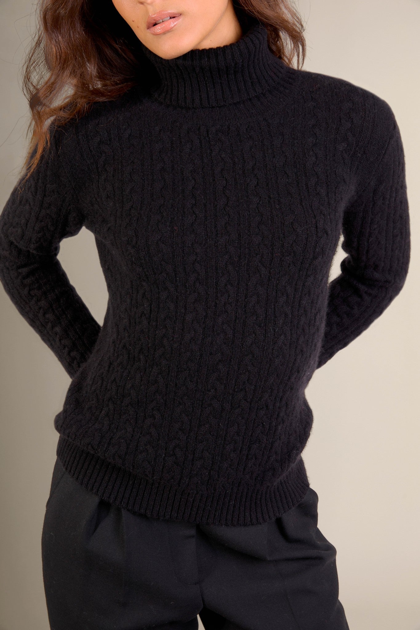 amelia pull col roulé 4 fils noir 100% cachemire