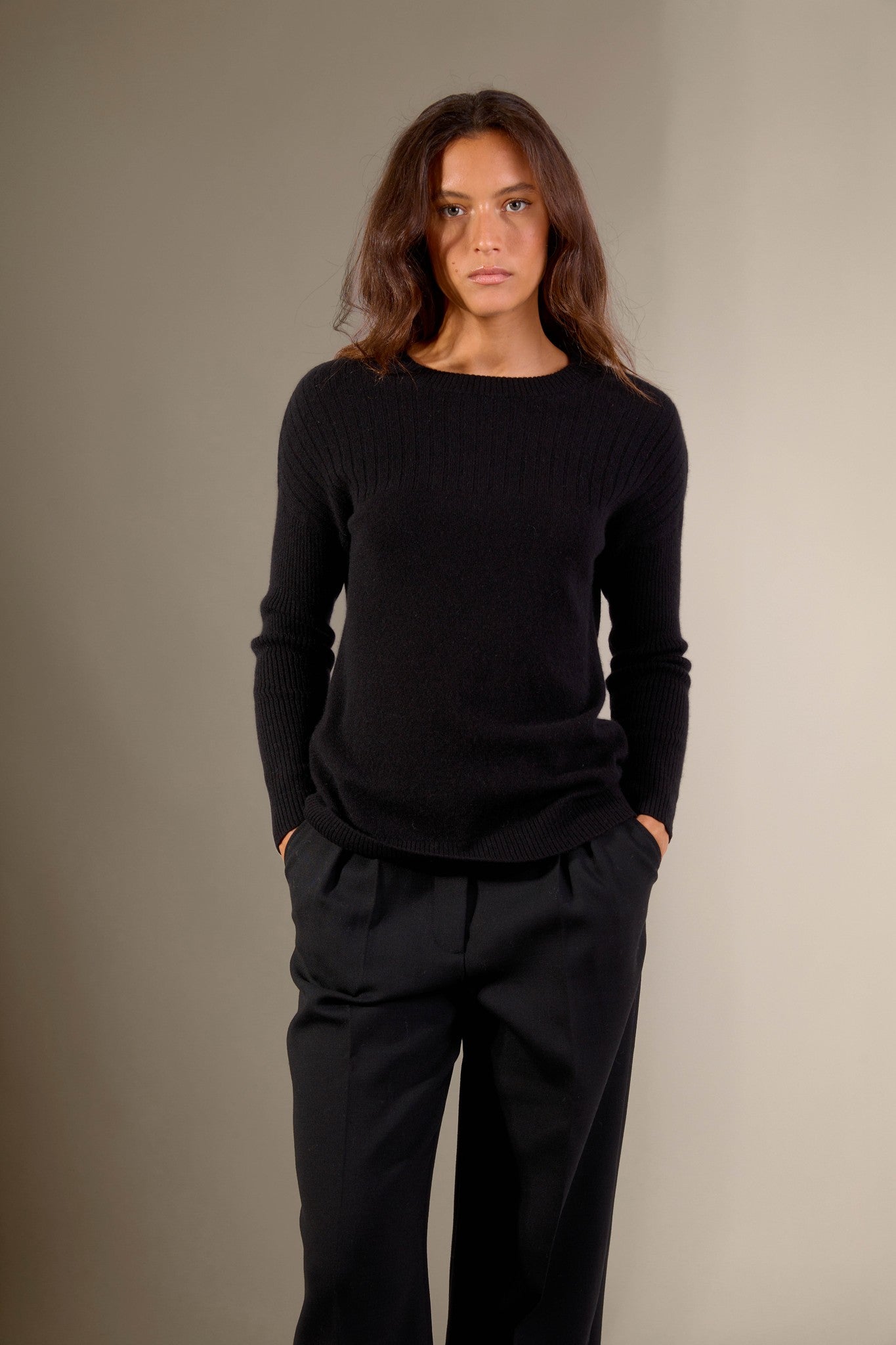 amvira pull col rond noir 100% cachemire