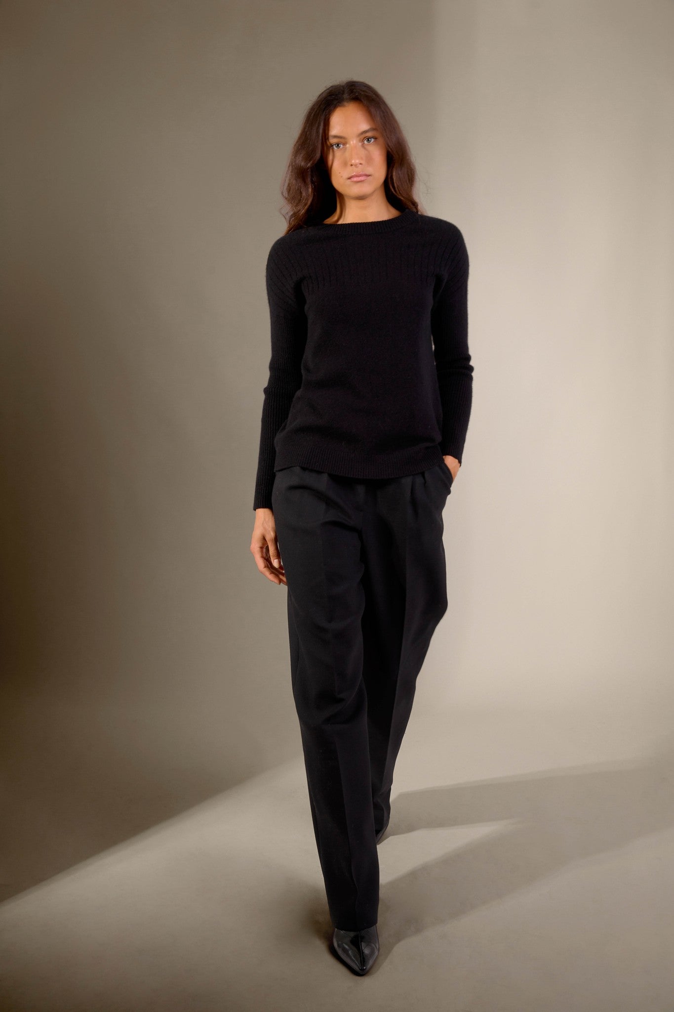 amvira pull col rond noir 100% cachemire