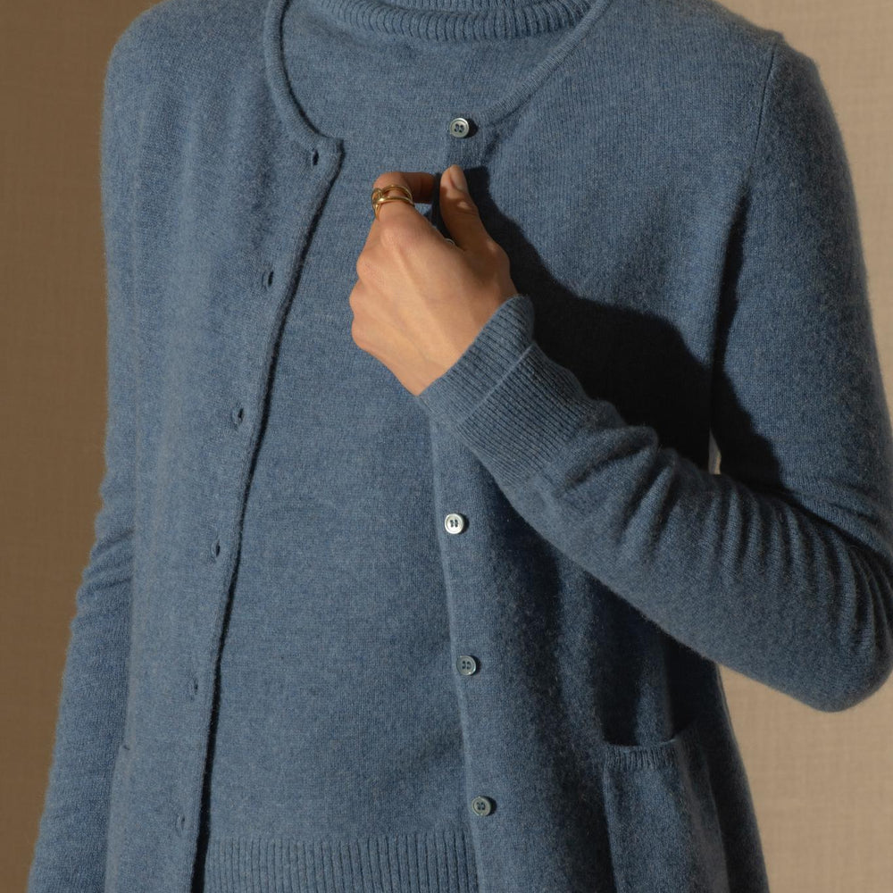 AMY cardigan col rond bleu denim 100% cachemire