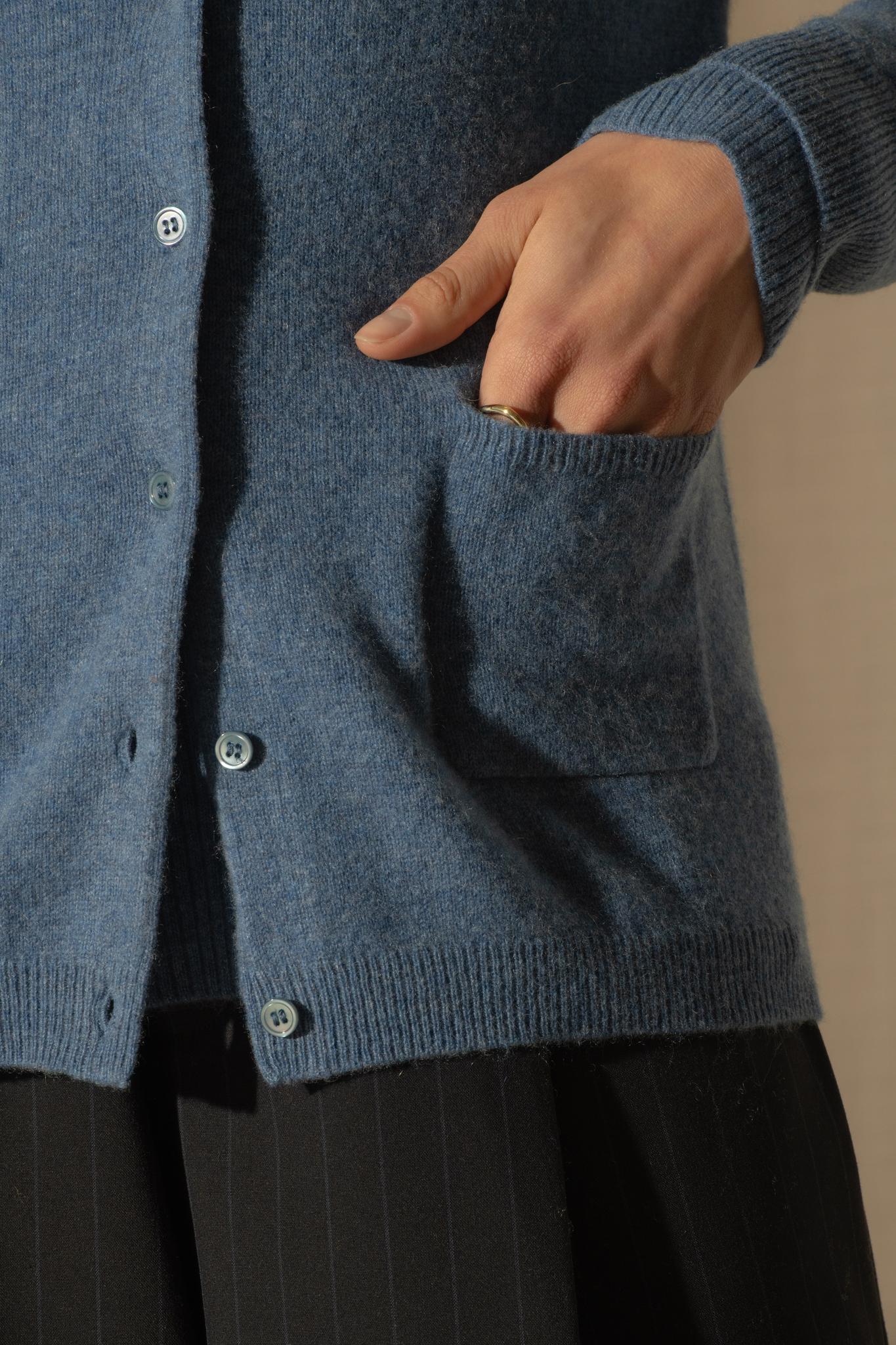 AMY cardigan col rond bleu denim 100% cachemire
