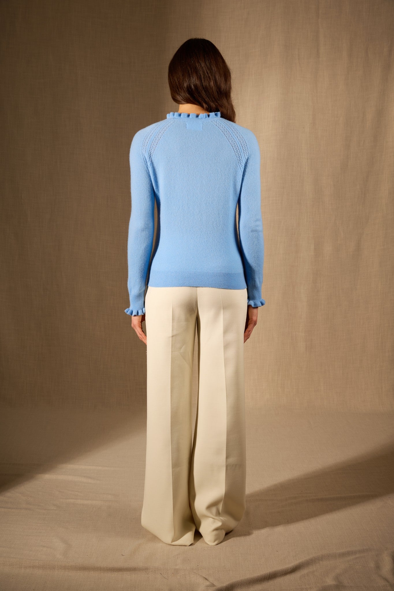 arlenia pull col rond volant poignet et col baby blue 100% cachemire