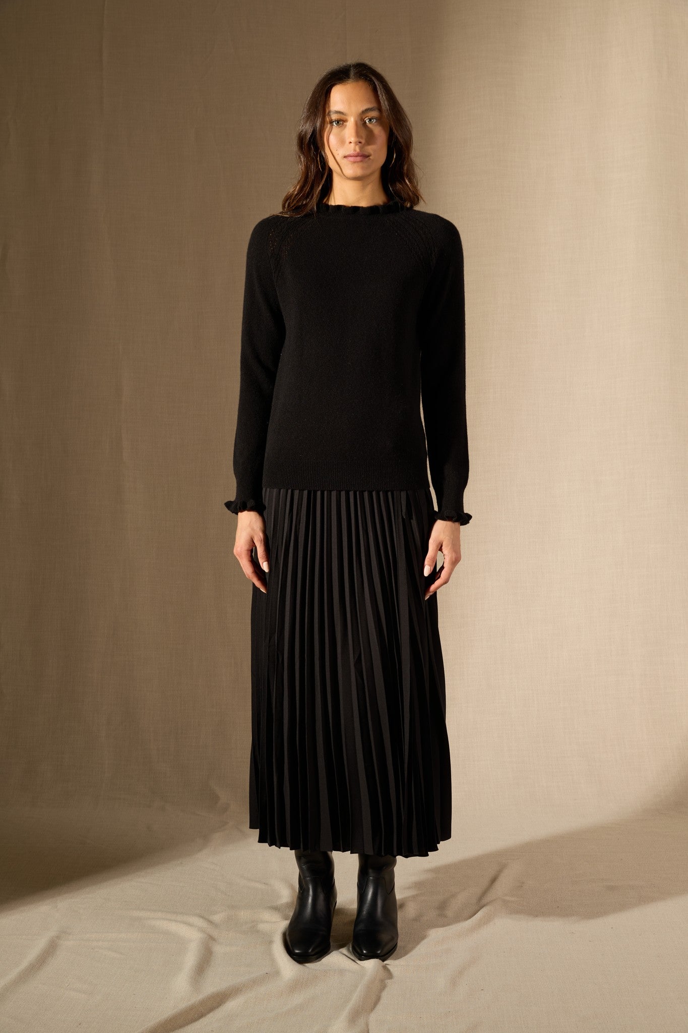 arlenia pull col rond volant poignet et col noir 100% cachemire