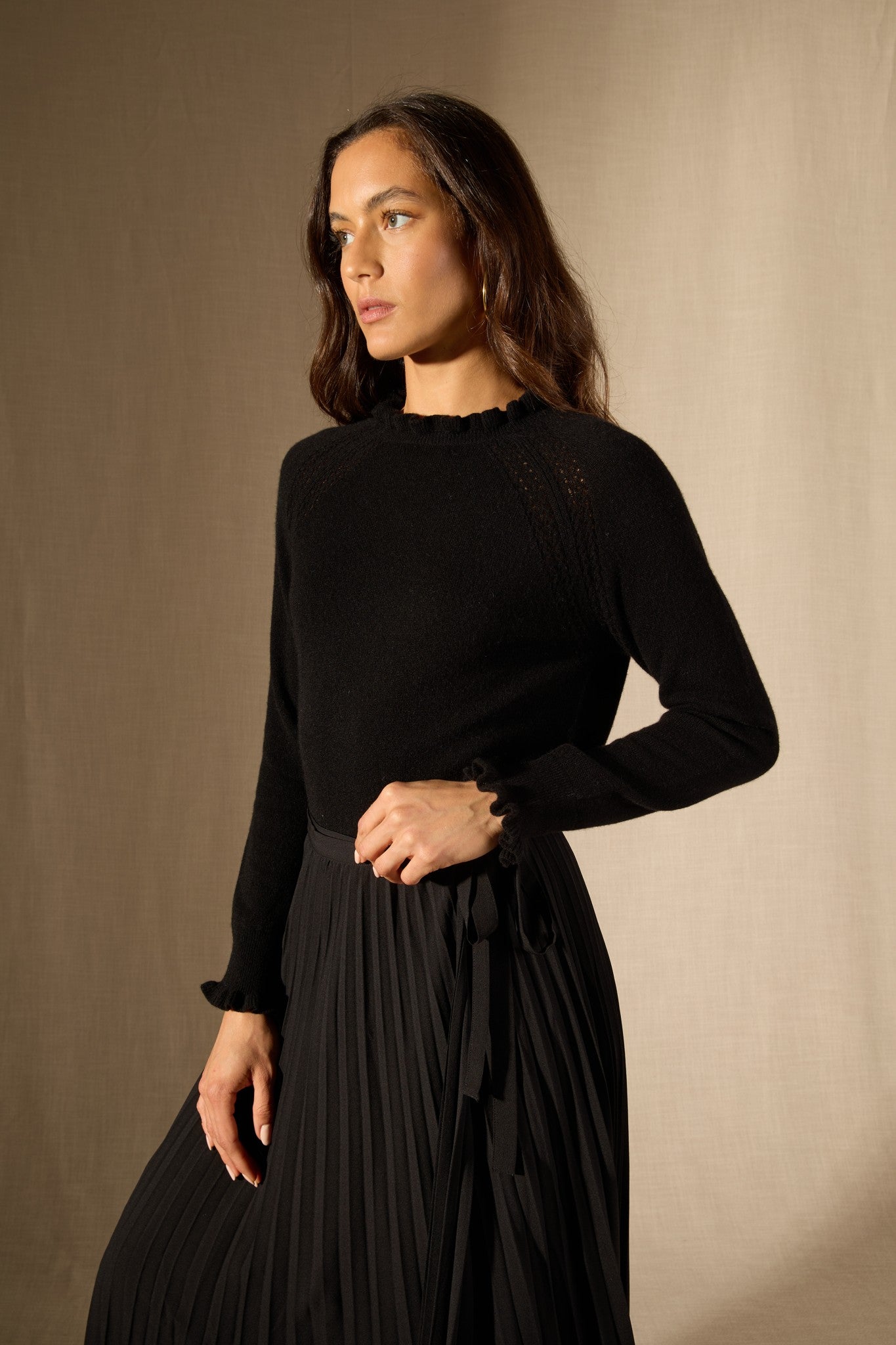 arlenia pull col rond volant poignet et col noir 100% cachemire