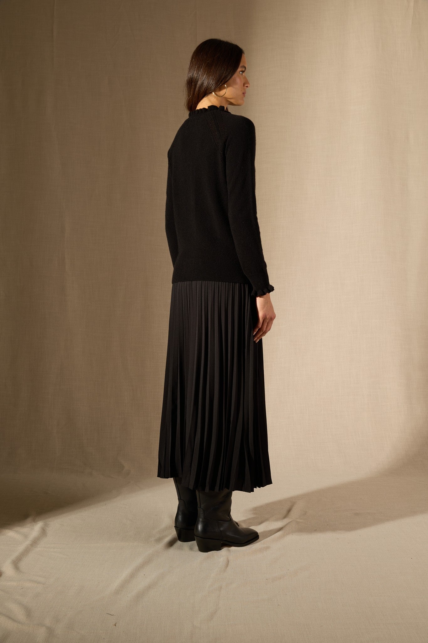 arlenia pull col rond volant poignet et col noir 100% cachemire