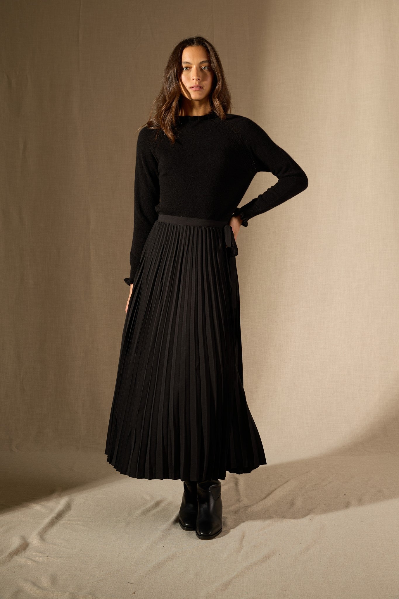 arlenia pull col rond volant poignet et col noir 100% cachemire