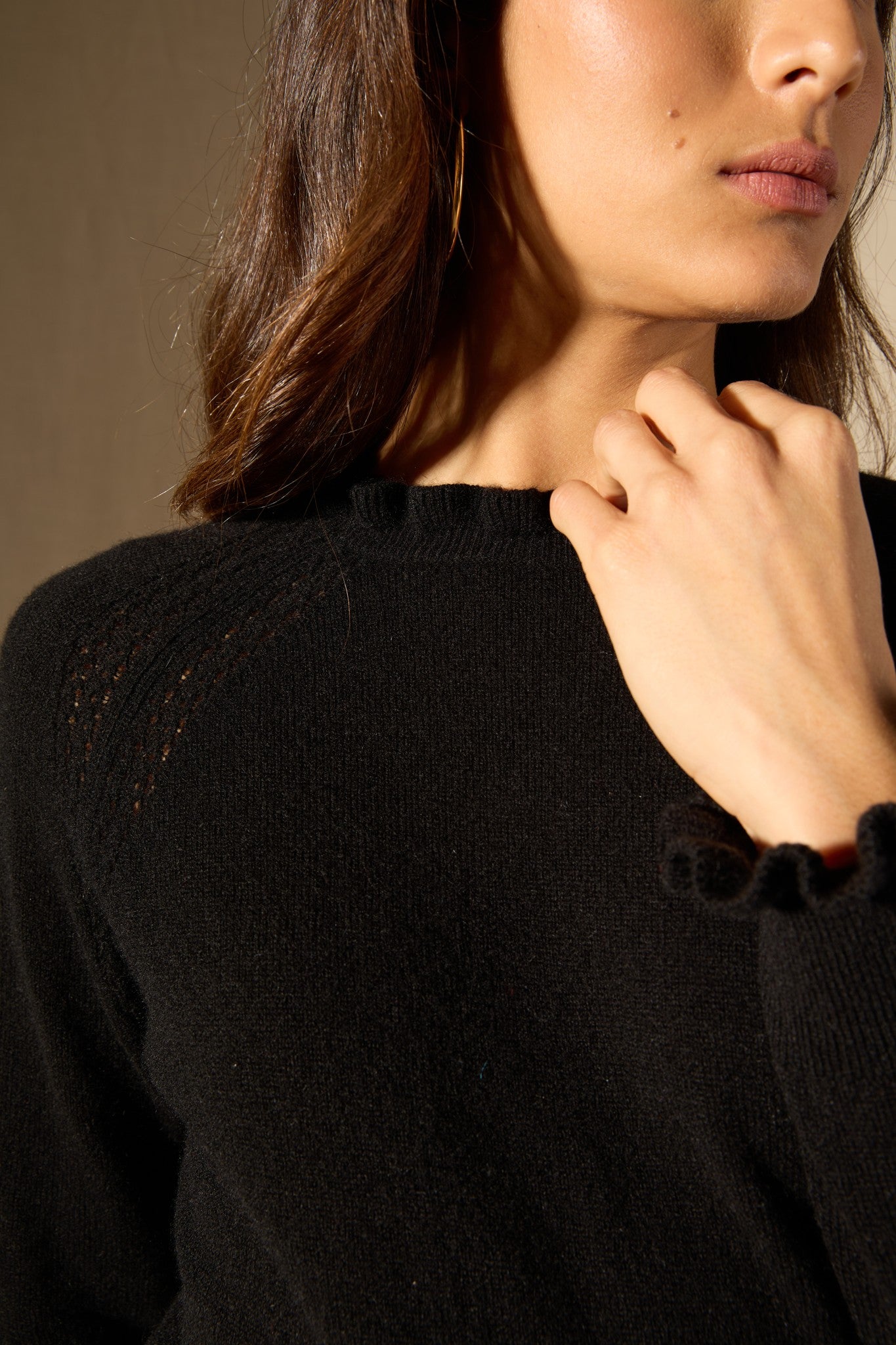 arlenia pull col rond volant poignet et col noir 100% cachemire