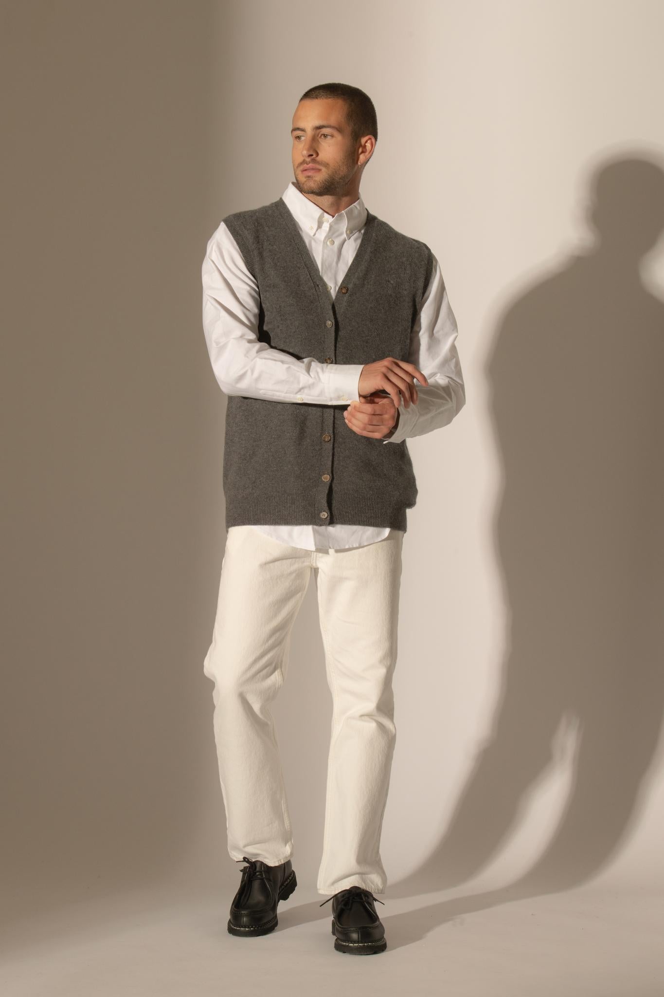 ARTHUR cardigan col v sans manches anthracite chiné 100% cachemire