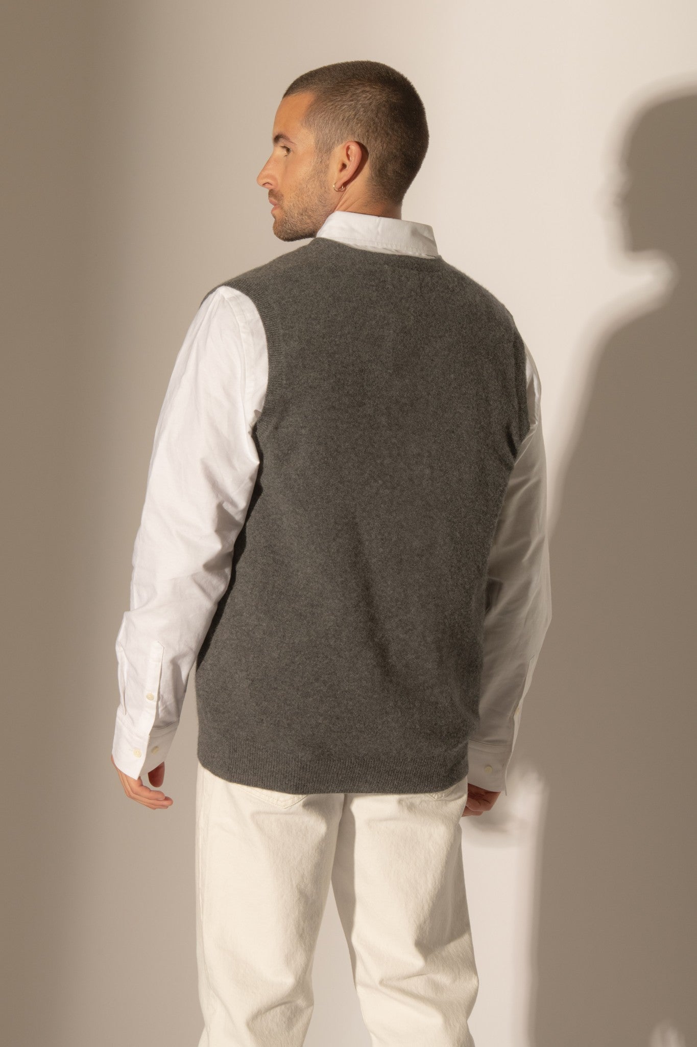 arthur cardigan col v sans manches anthracite chiné 100% cachemire