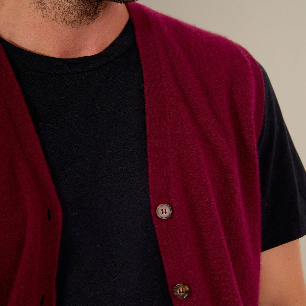 arthur cardigan col v sans manches bordeaux 100% cachemire