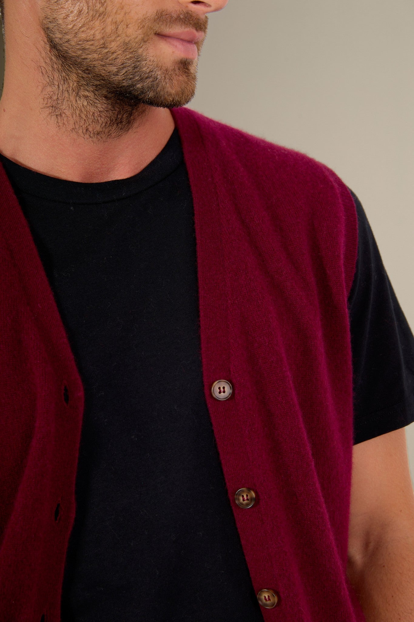 arthur cardigan col v sans manches bordeaux 100% cachemire