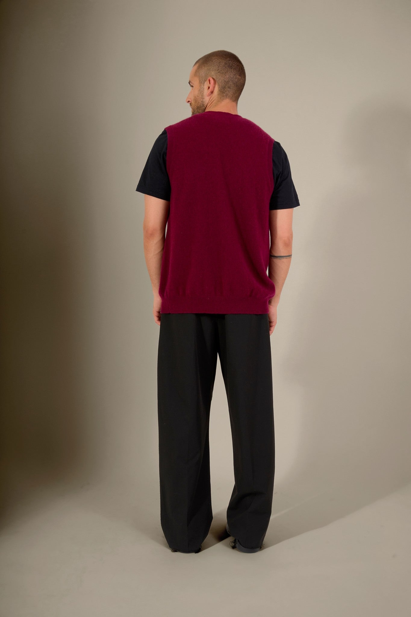 arthur cardigan col v sans manches bordeaux 100% cachemire