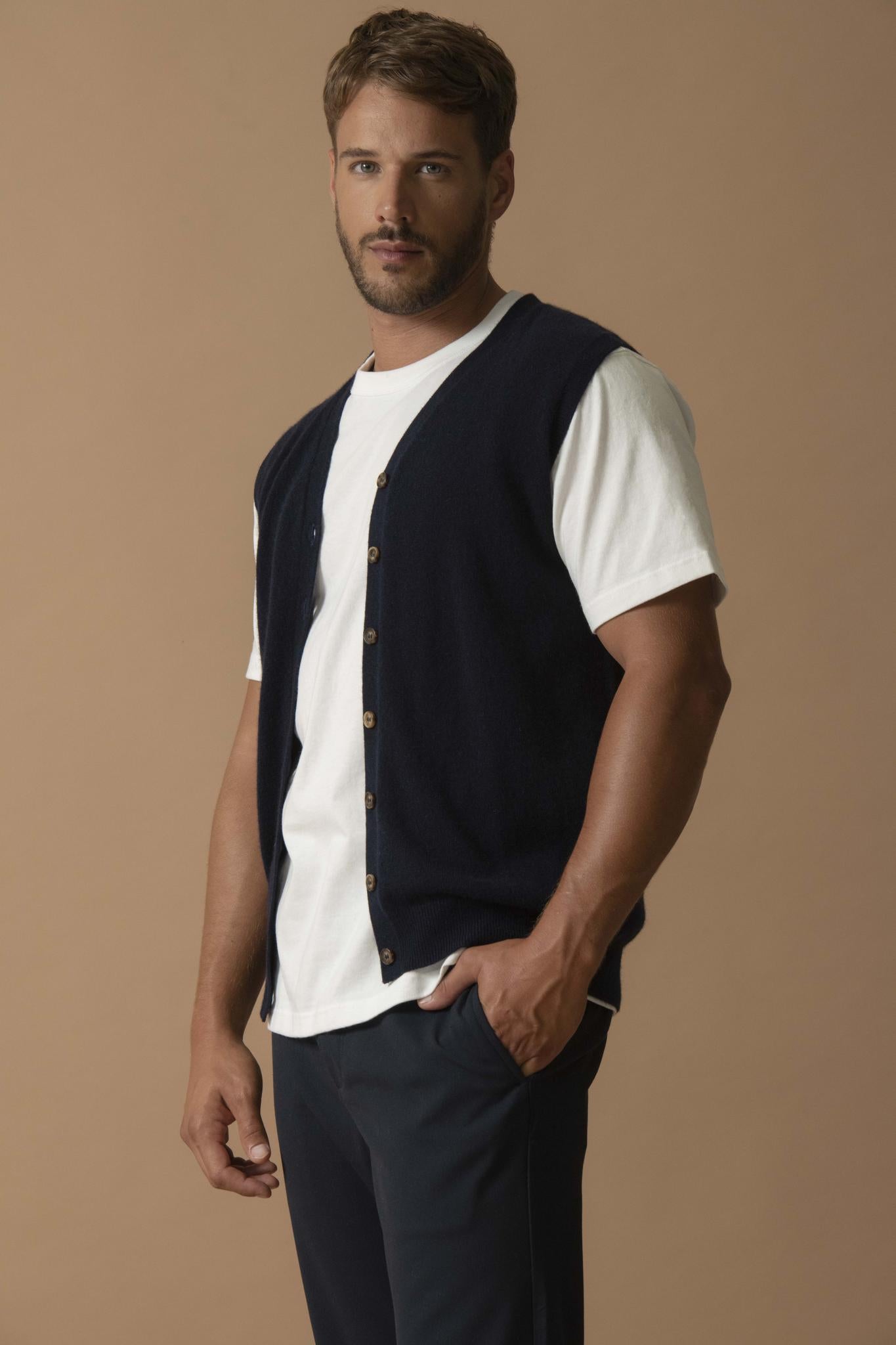 ARTHUR cardigan col v sans manches navy 100% cachemire