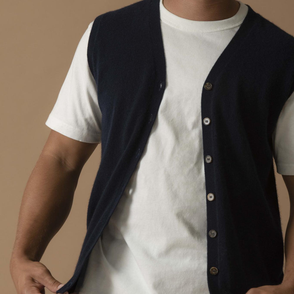 ARTHUR cardigan col v sans manches navy 100% cachemire