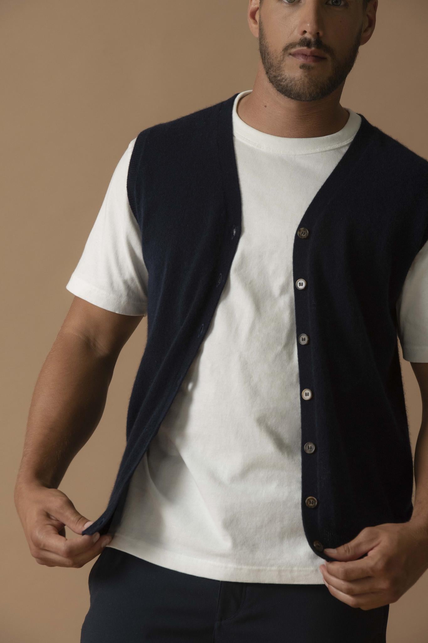 ARTHUR cardigan col v sans manches navy 100% cachemire
