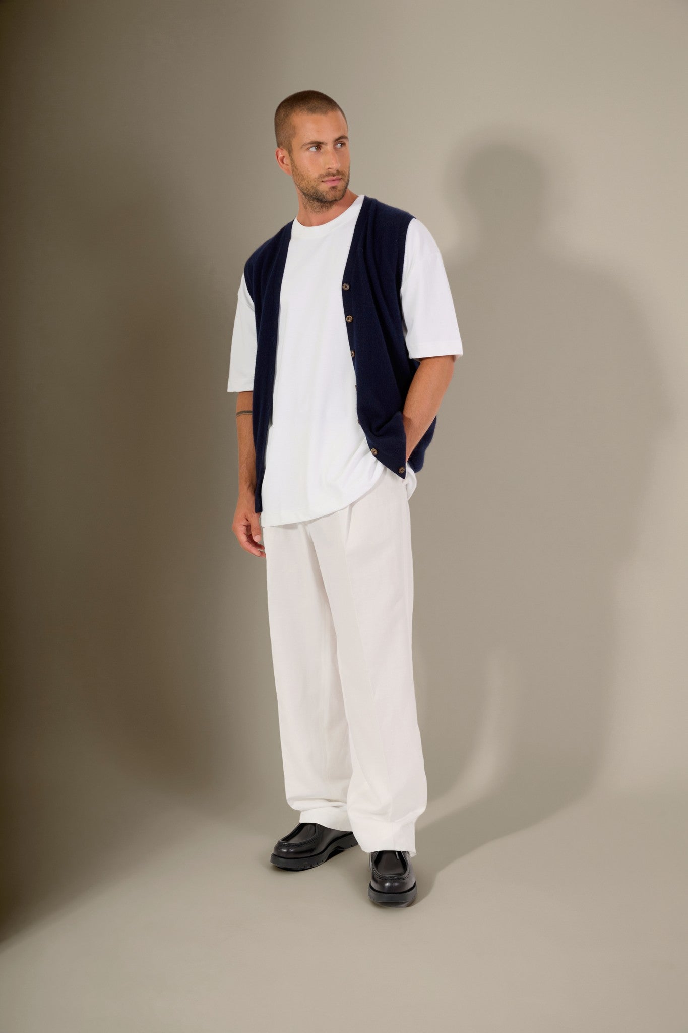 arthur cardigan col v sans manches navy 100% cachemire