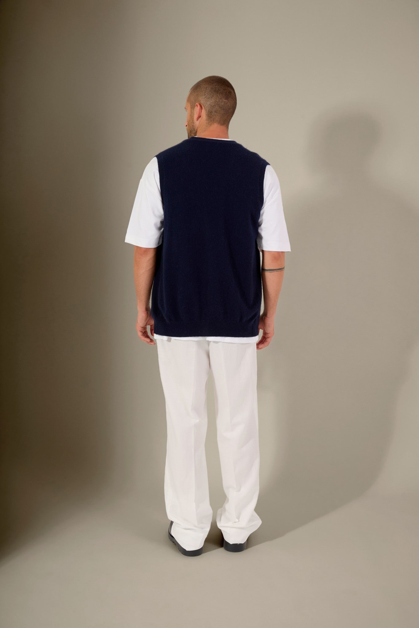 arthur cardigan col v sans manches navy 100% cachemire