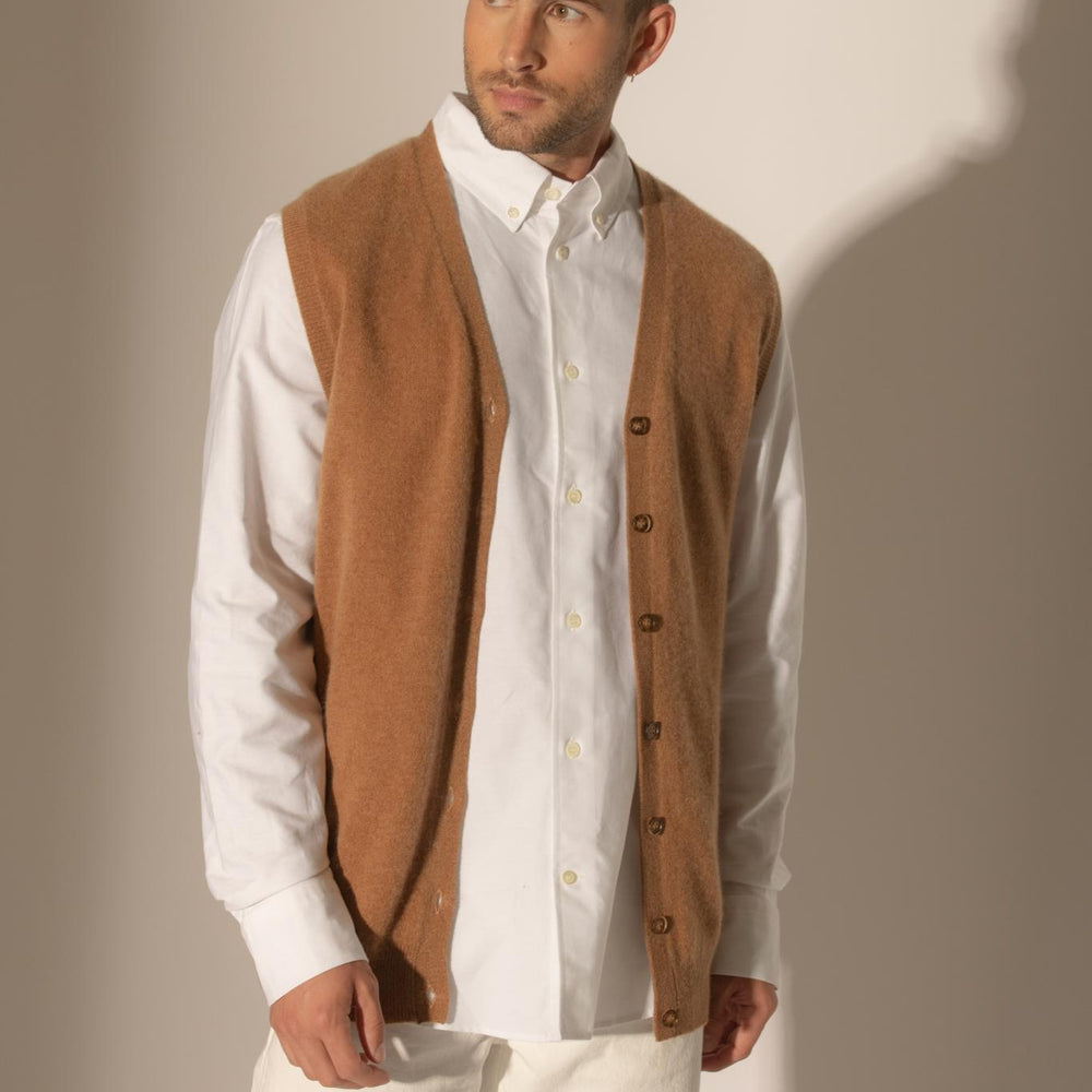 ARTHUR cardigan col v sans manches noisette 100% cachemire