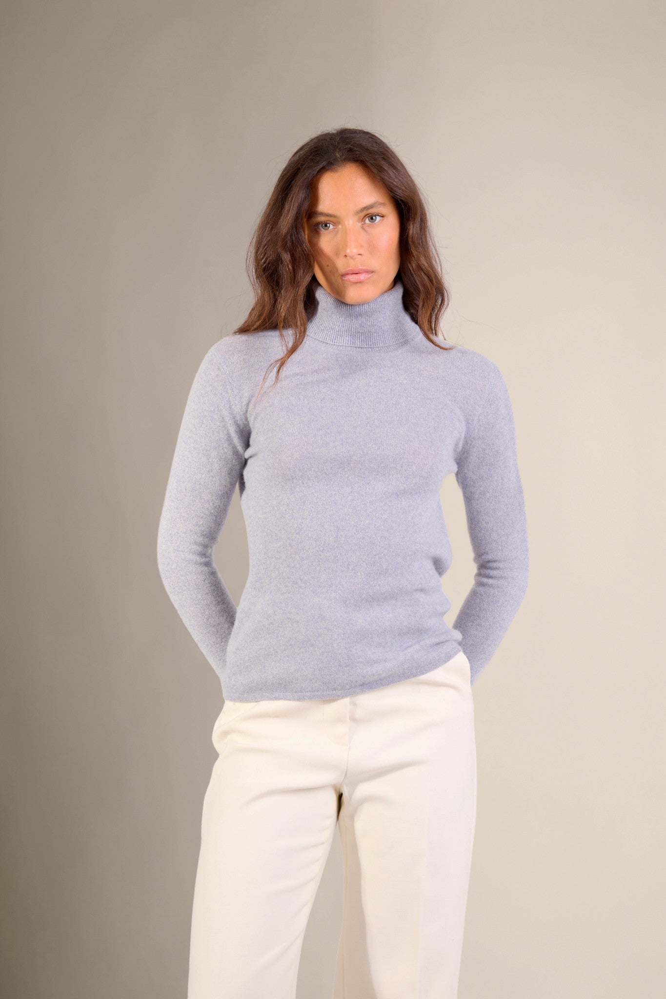 ashley pull col roulé bleu ivoire 100% cachemire