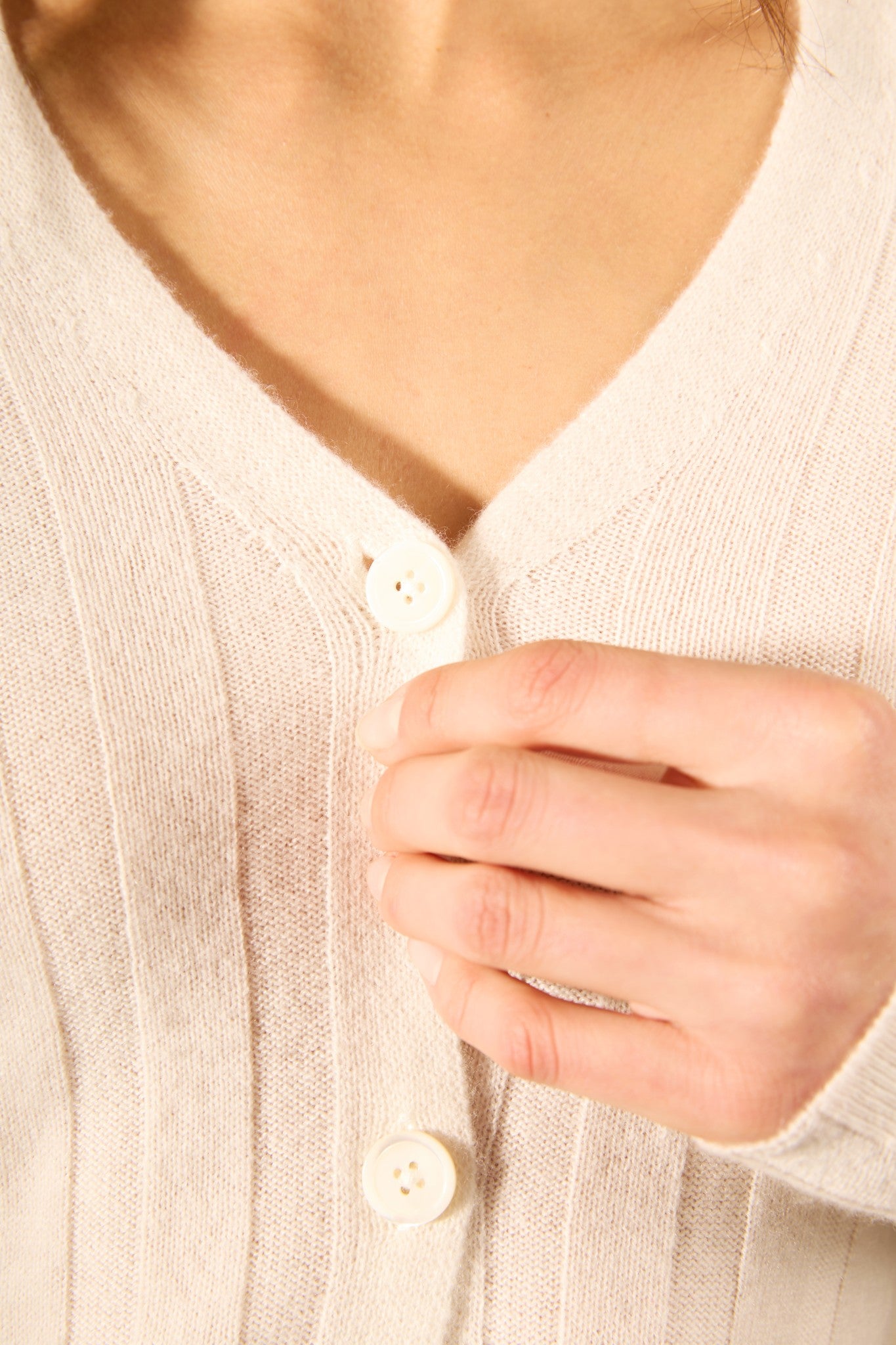 aurora cardigan col v ivoire 100% cachemire