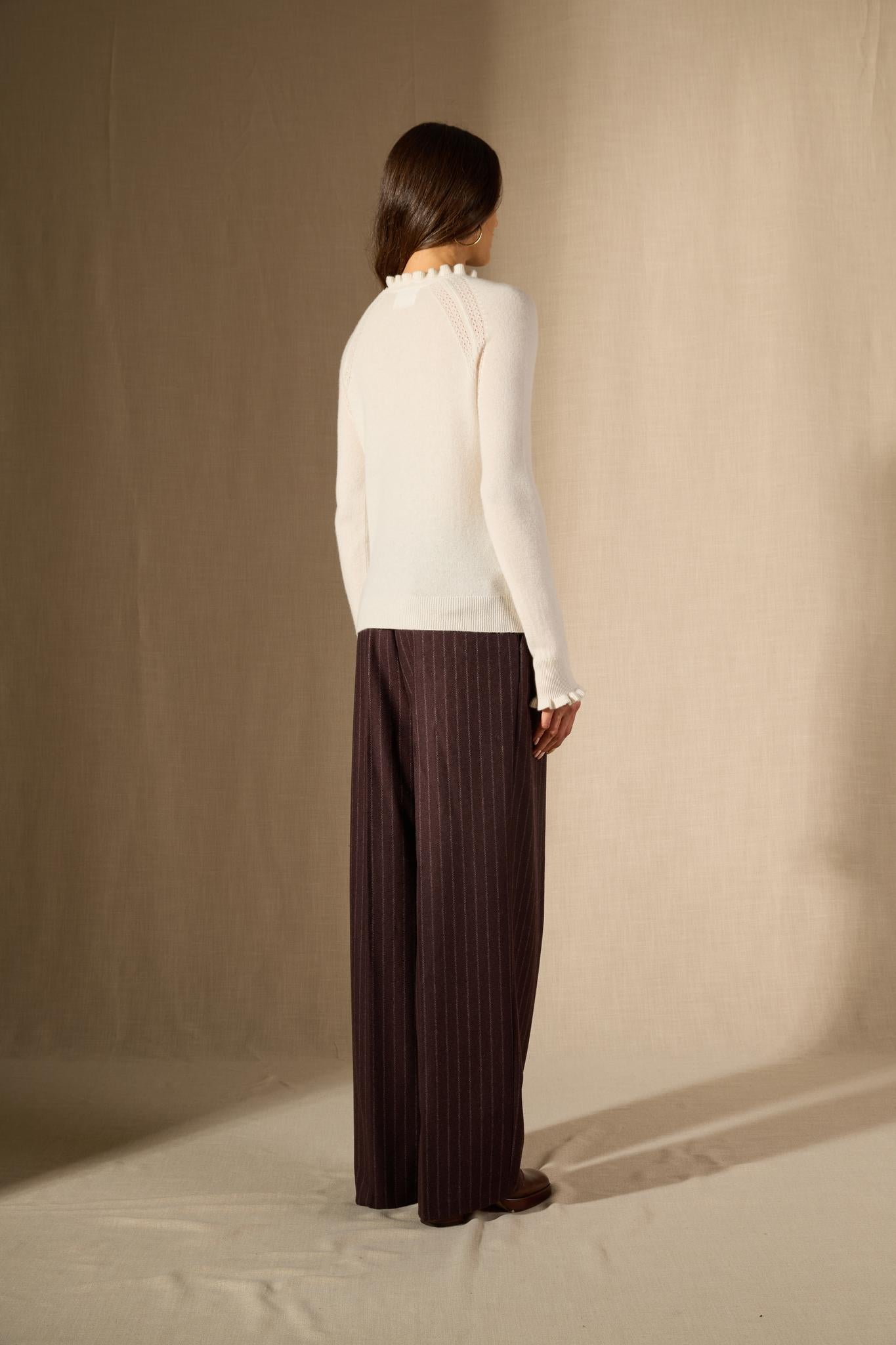Arlenia pull col rond volant poignet et col ivoire 100% cachemire
