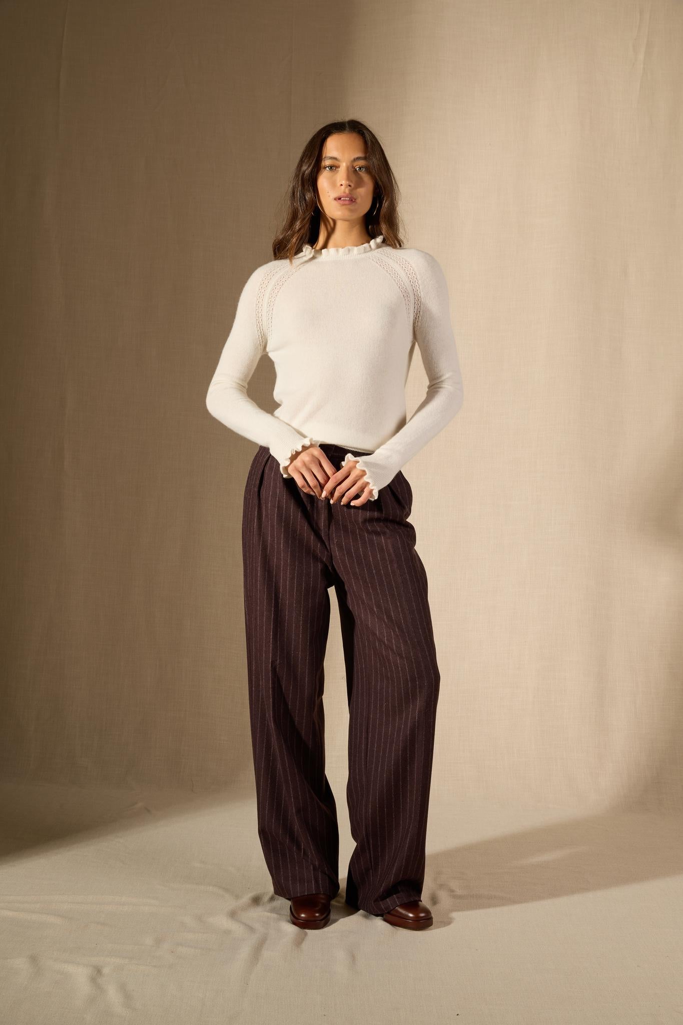 Arlenia pull col rond volant poignet et col ivoire 100% cachemire