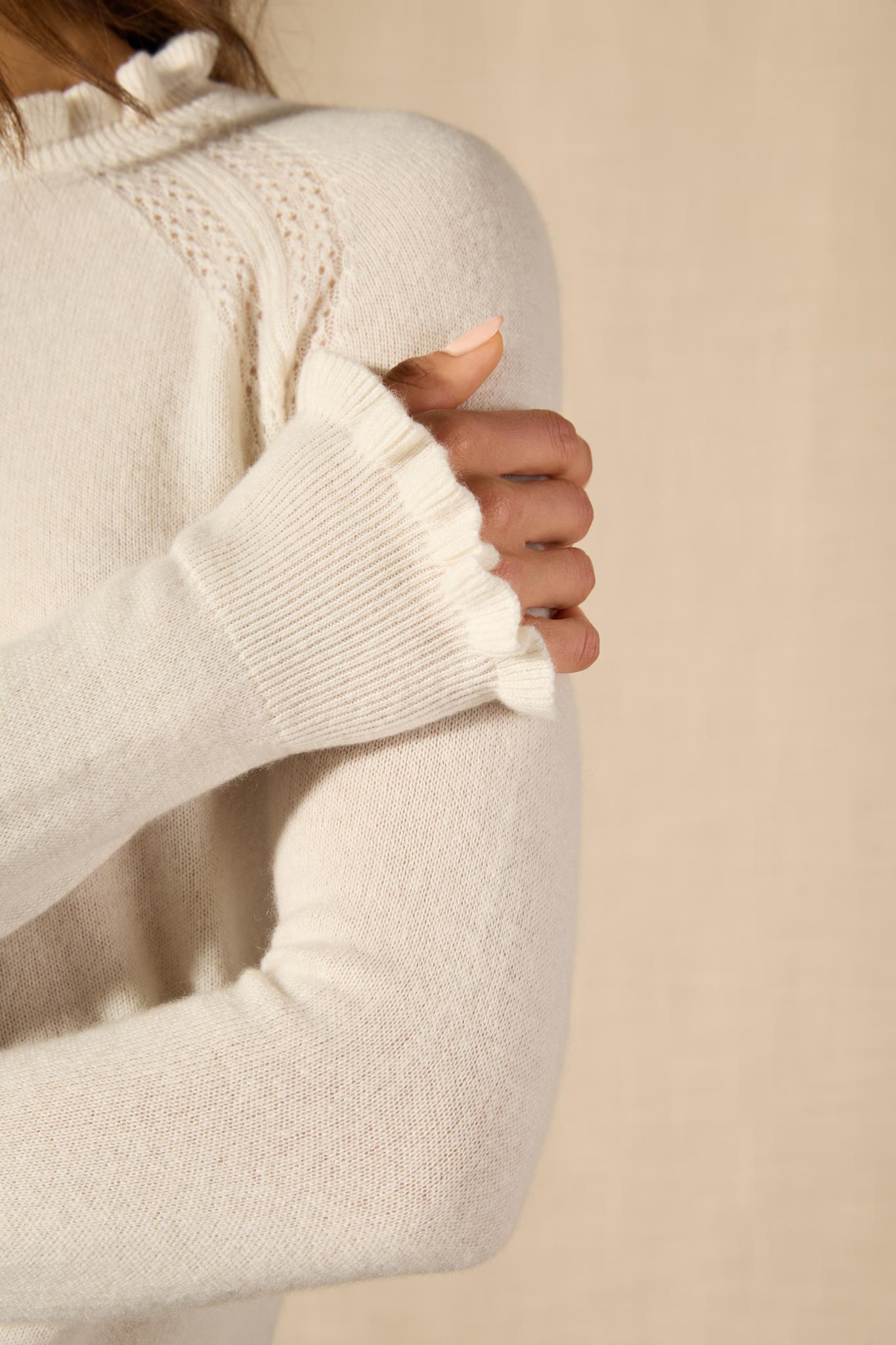 Arlenia pull col rond volant poignet et col ivoire 100% cachemire