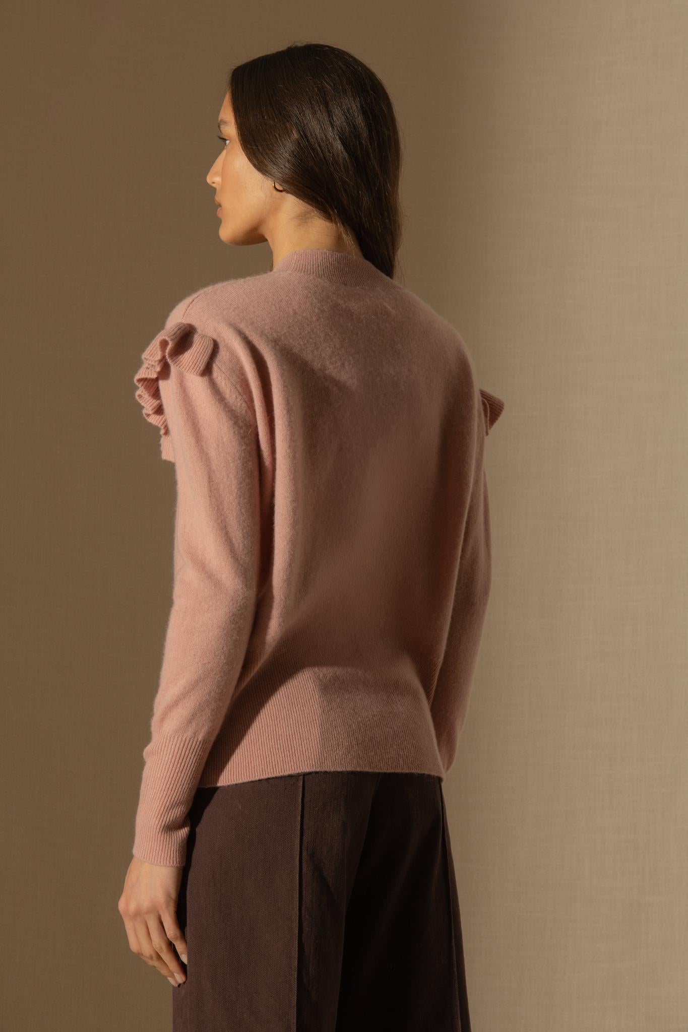 CADHLA pull col rond volants épaules et carrure bois de rose 100% cachemire