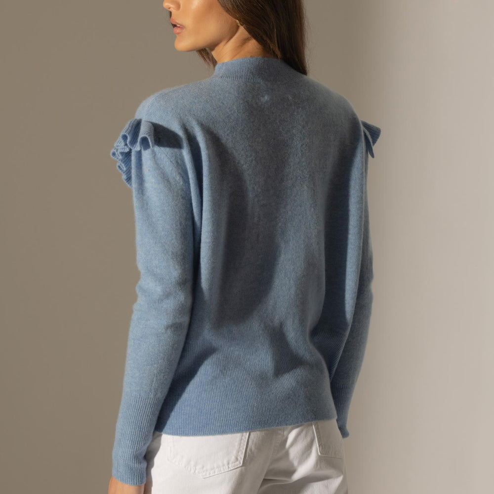 CADHLA pull col rond volants épaules et carrure sky 100% cachemire