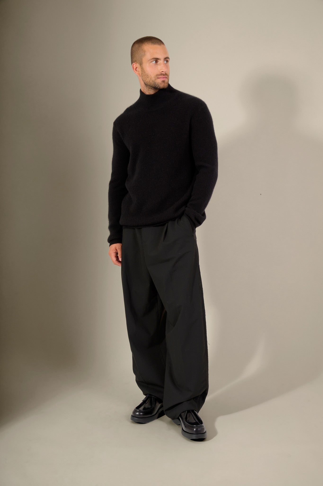 capri pull col montant noir 100% cachemire