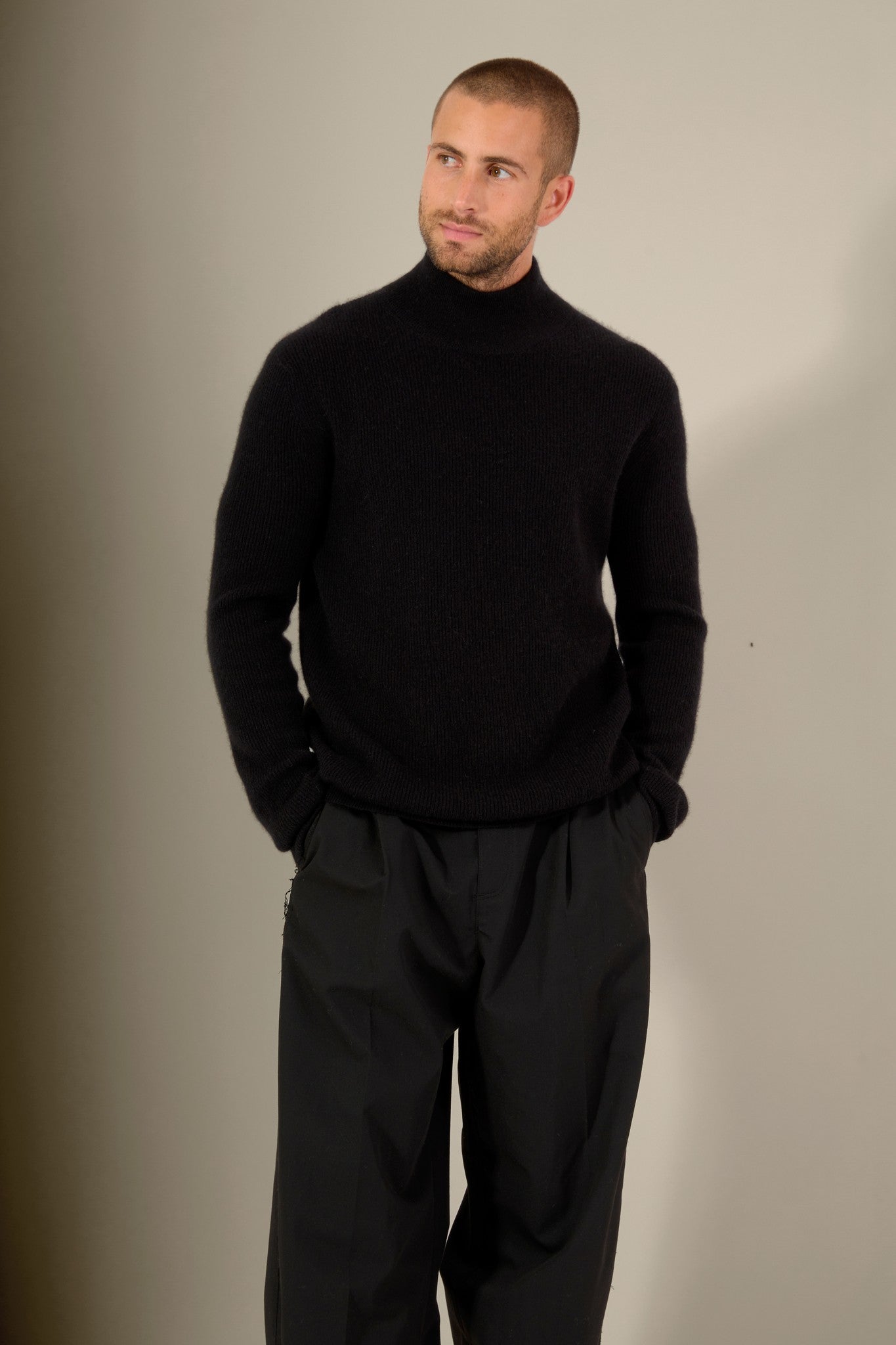 capri pull col montant noir 100% cachemire